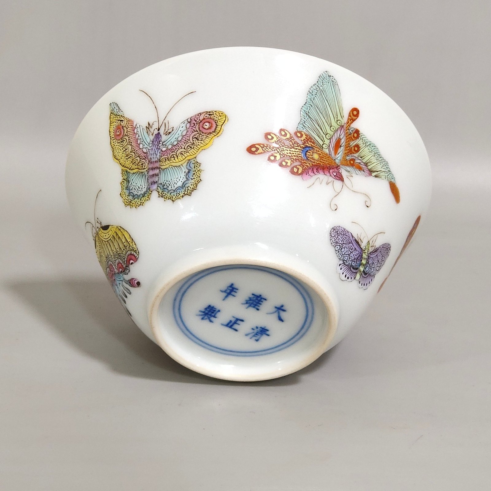 Qing Dynasty Yongzheng butterfly cup