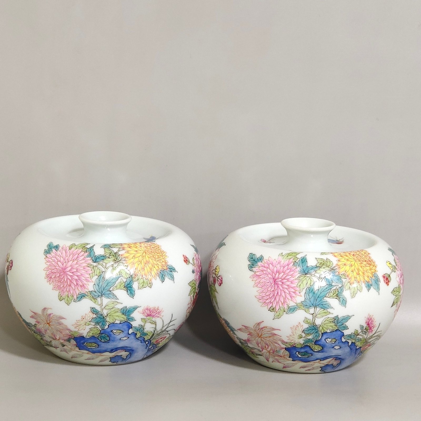 Qing Dynasty Yongzheng butterfly flower and apple statue