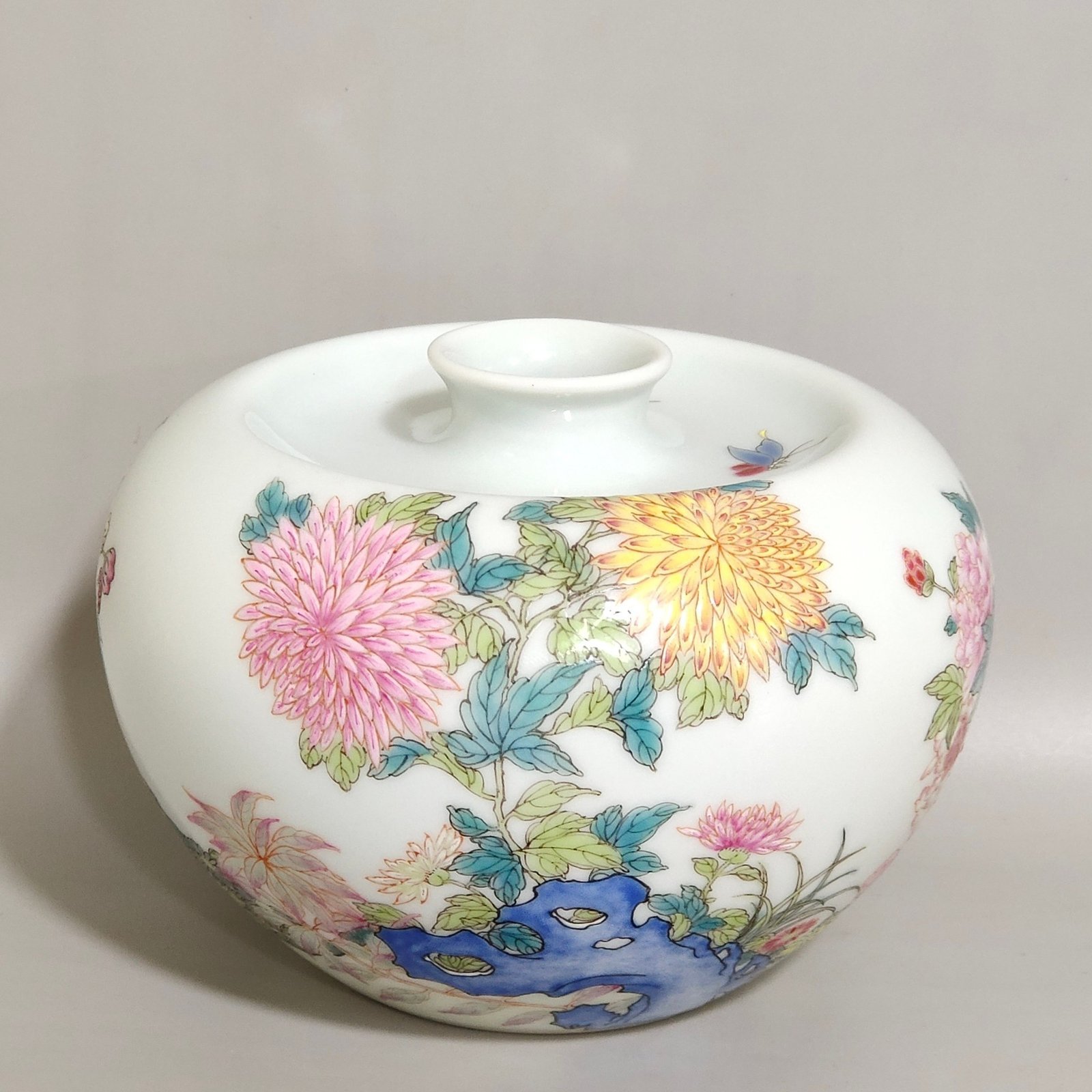 Qing Dynasty Yongzheng butterfly flower and apple statue