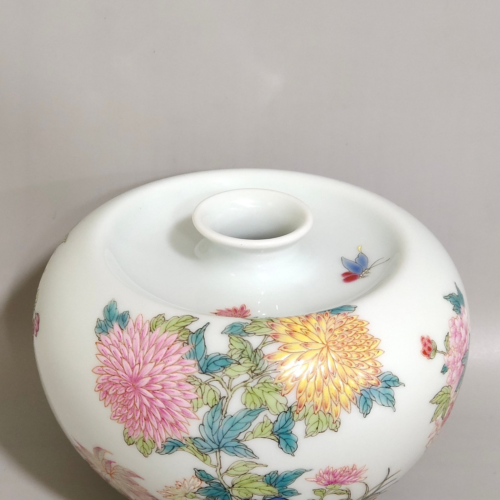 Qing Dynasty Yongzheng butterfly flower and apple statue