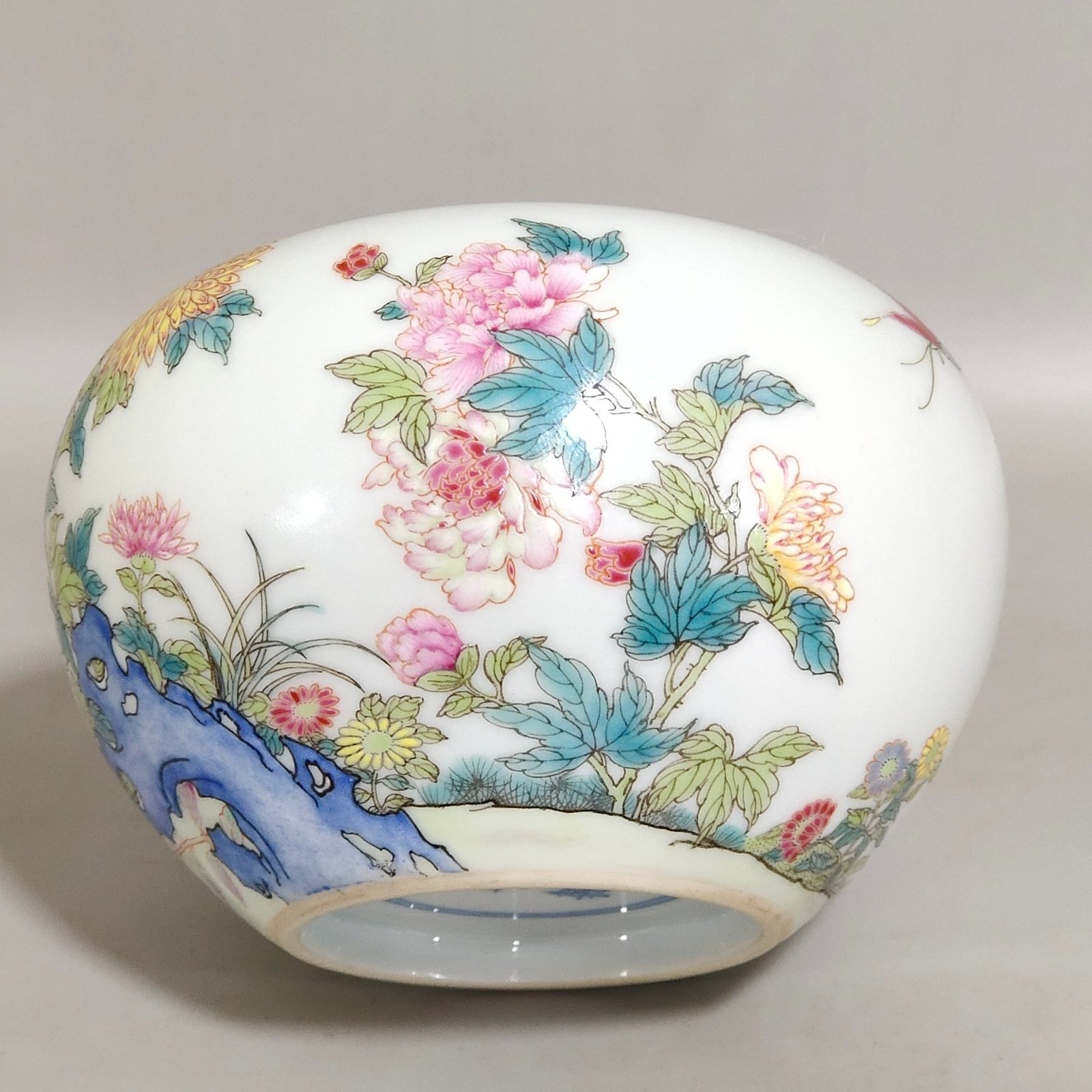 Qing Dynasty Yongzheng butterfly flower and apple statue
