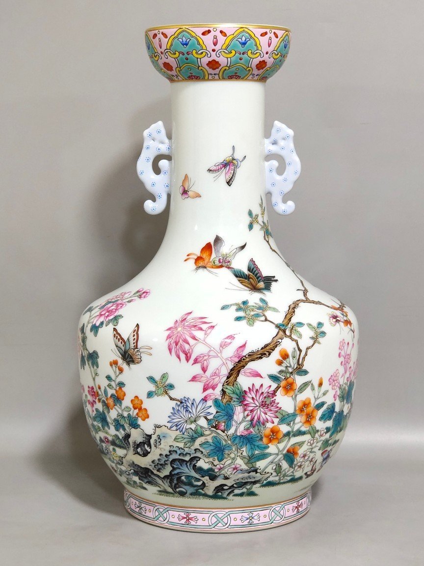 Qing Dynasty Yongzheng Dielianhua amphorae