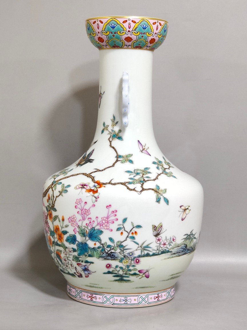 Qing Dynasty Yongzheng Dielianhua amphorae