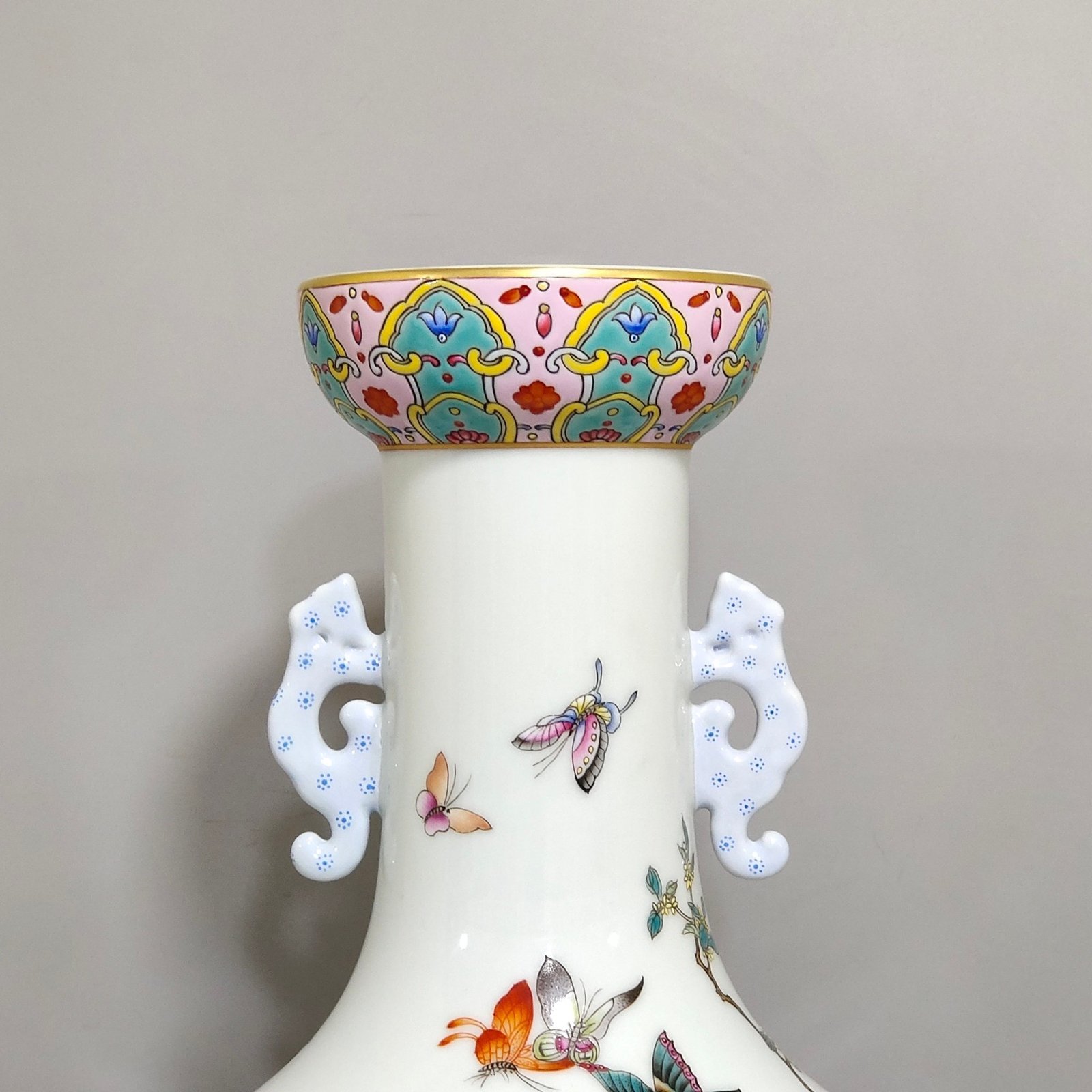 Qing Dynasty Yongzheng Dielianhua amphorae