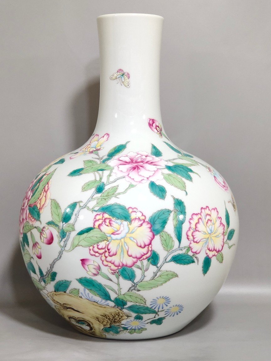 Qing Dynasty Yongzheng Dielianhua celestial vase