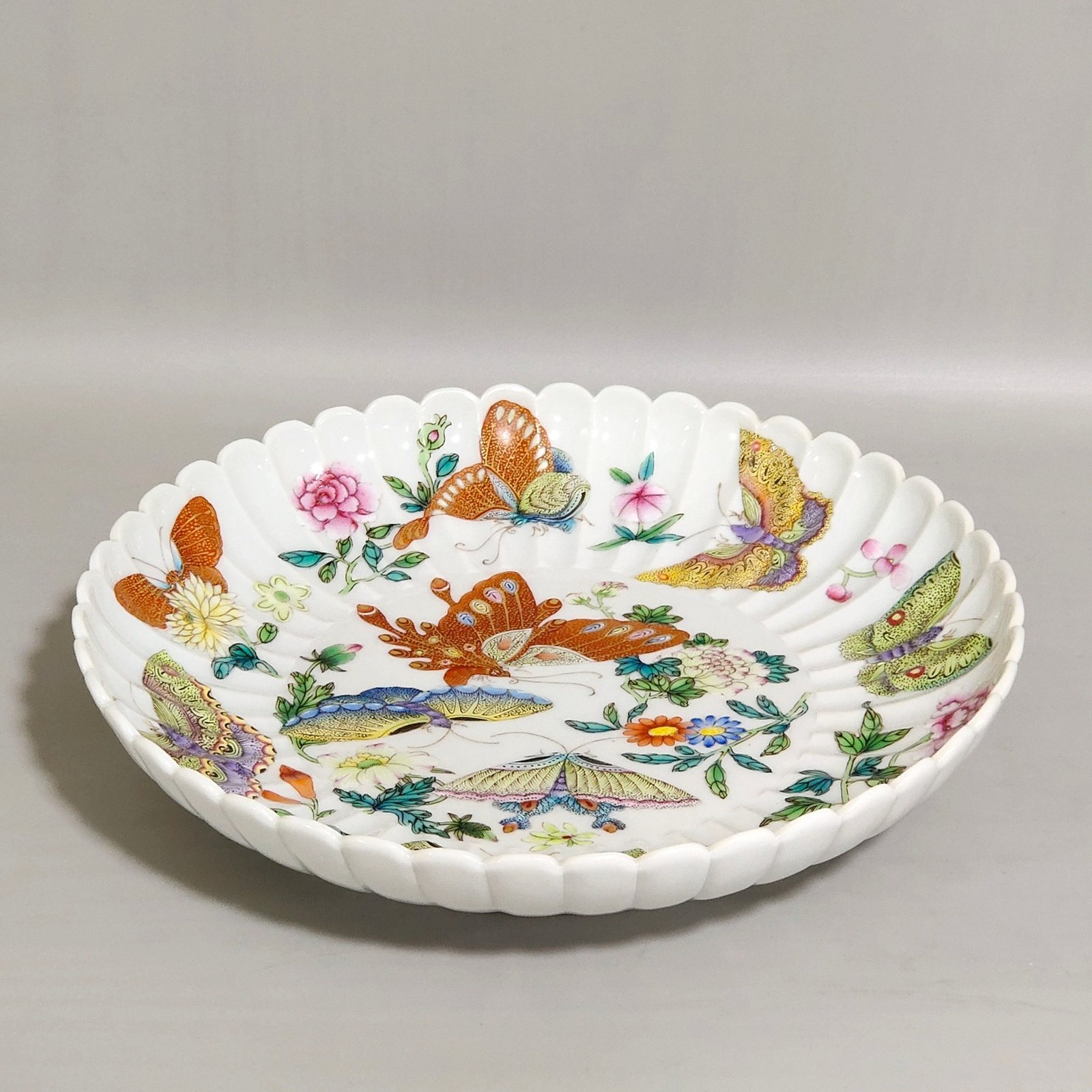 Qing Dynasty Yongzheng Dielian flower melon prismatic plate
