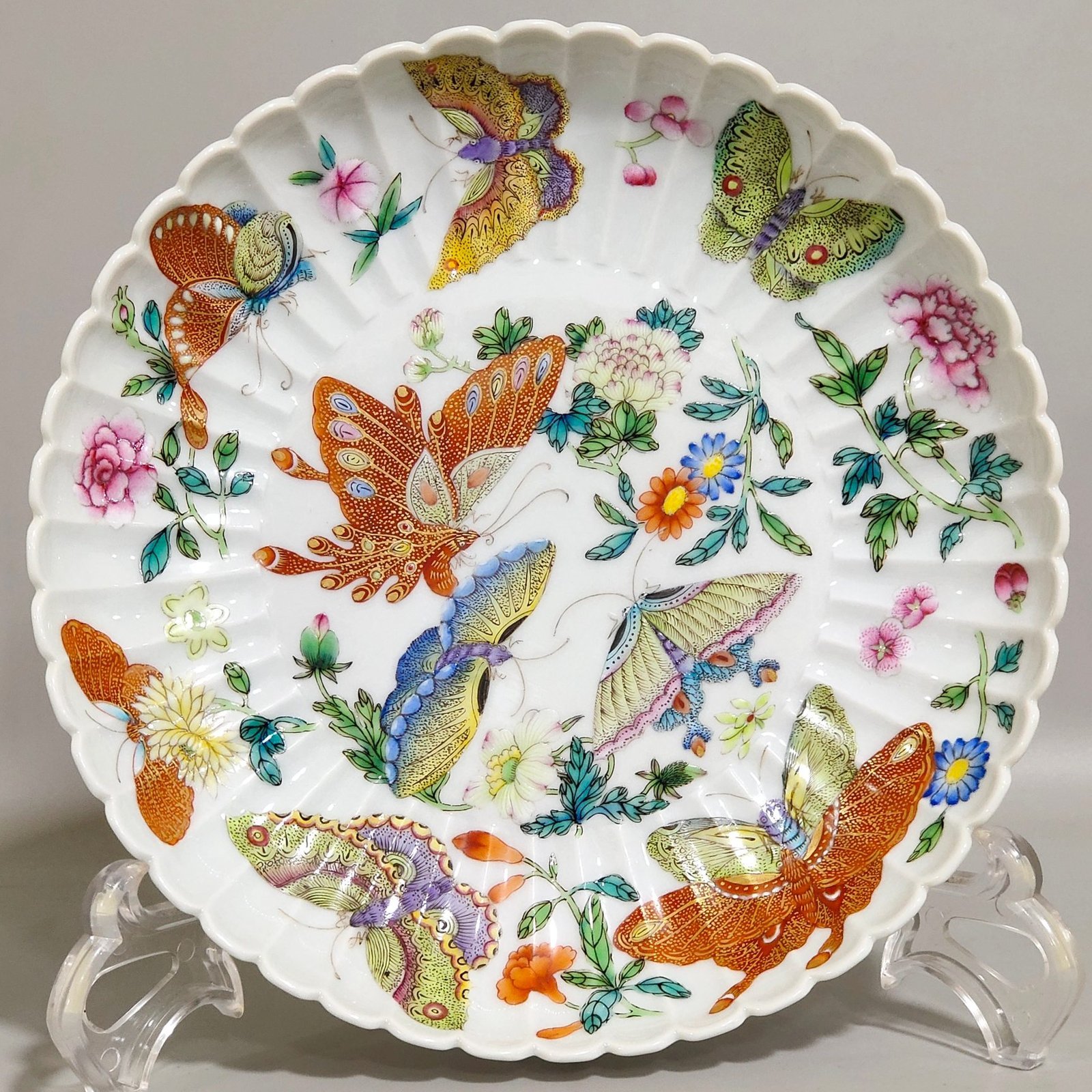 Qing Dynasty Yongzheng Dielian flower melon prismatic plate
