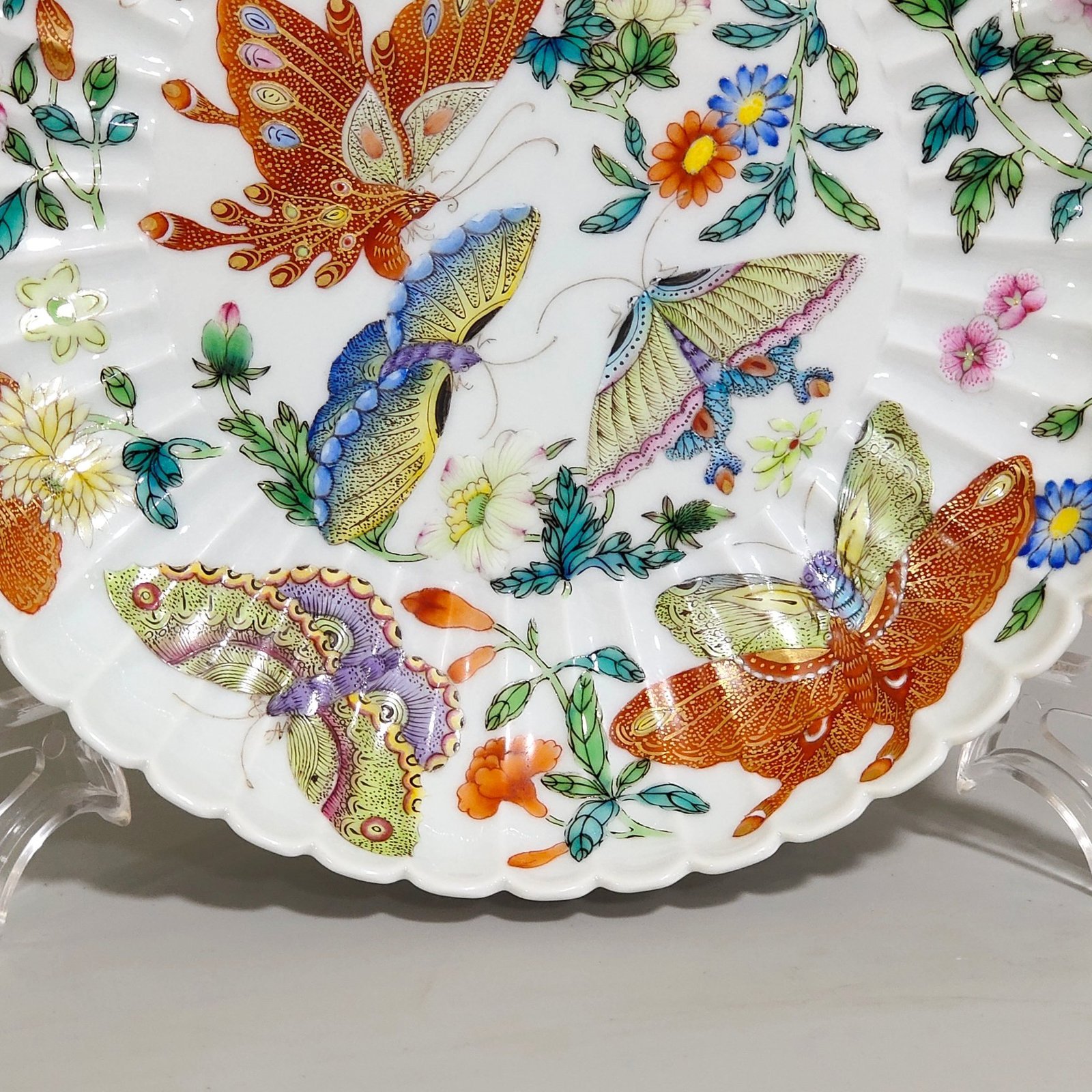 Qing Dynasty Yongzheng Dielian flower melon prismatic plate
