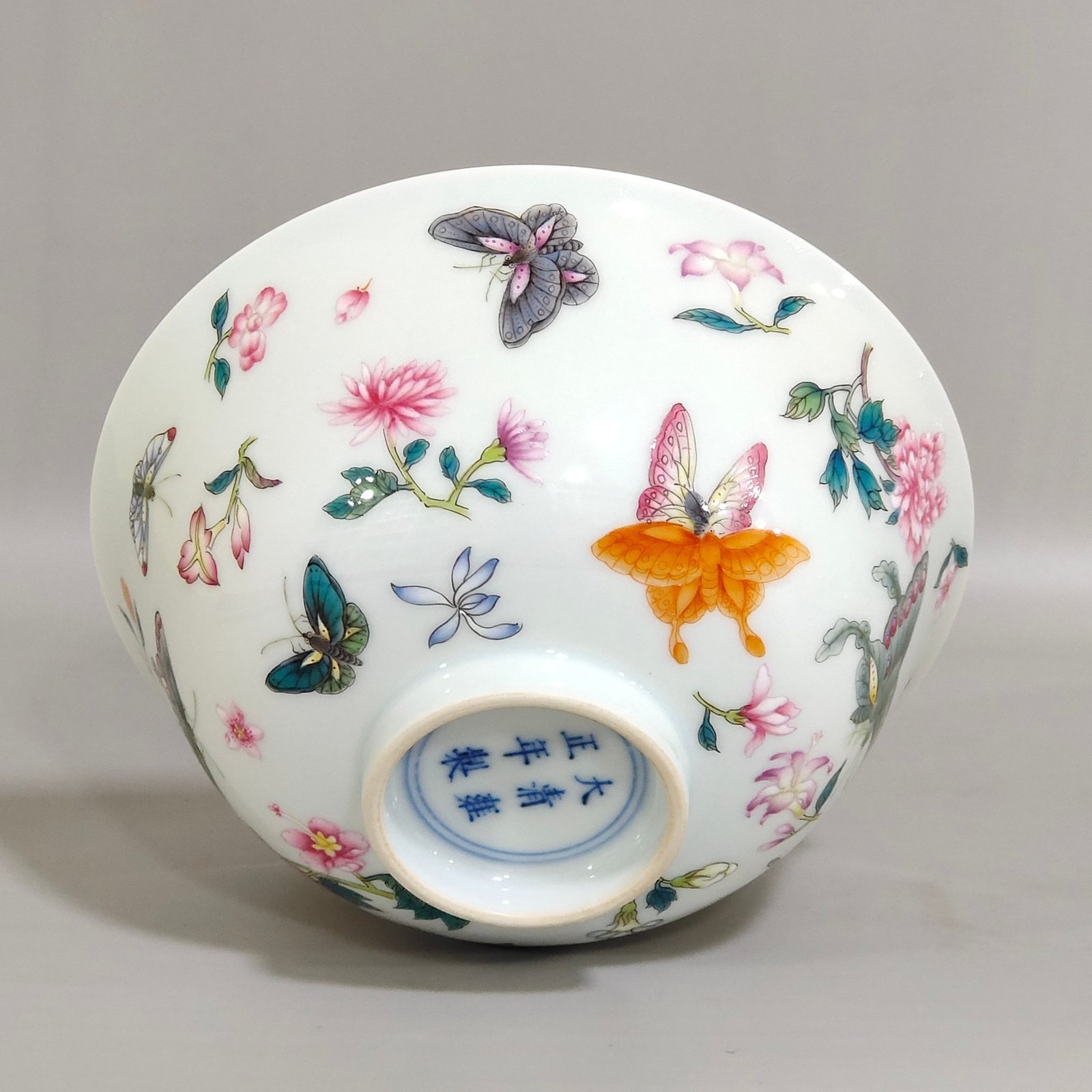 Qing Dynasty Yongzheng Dielianhua bowl