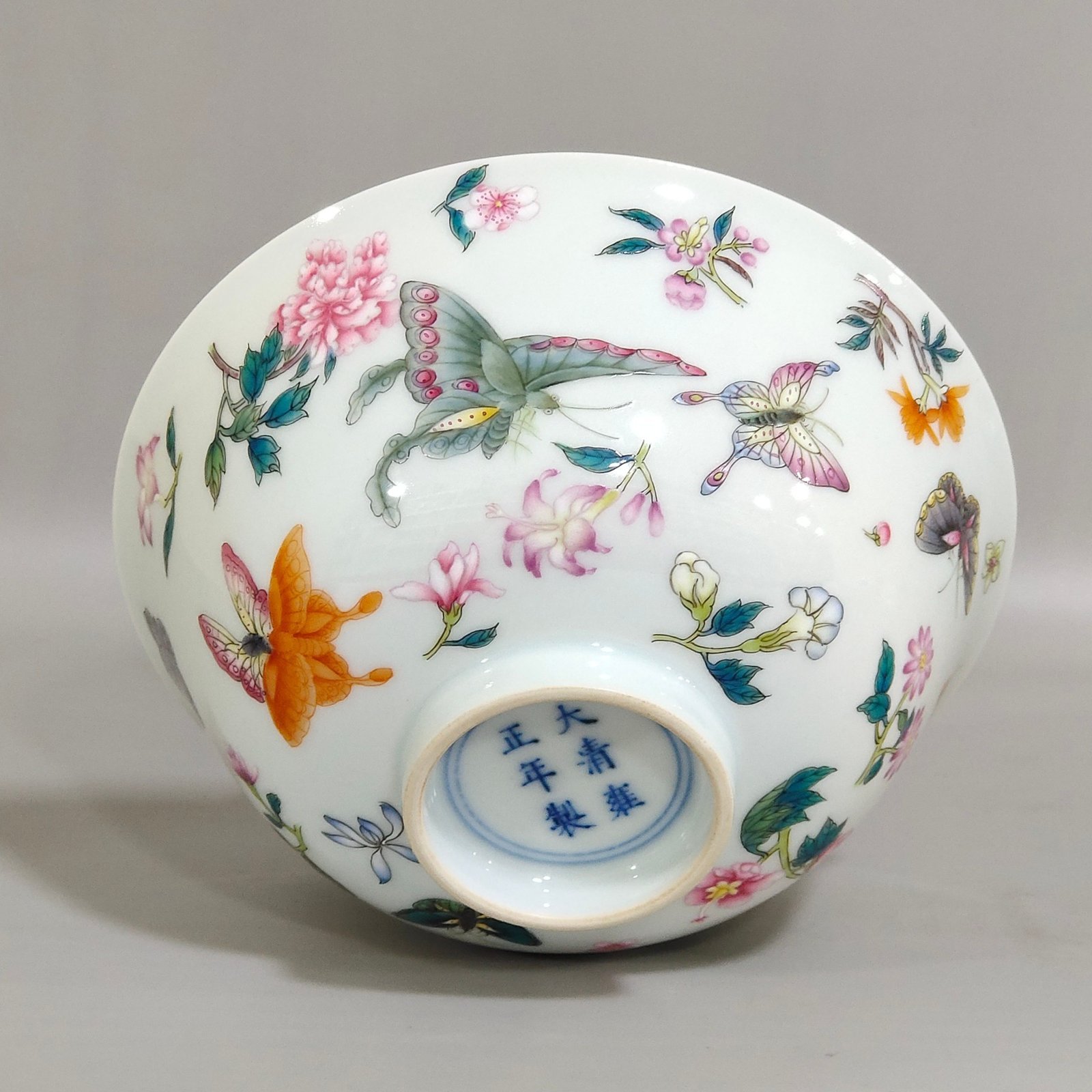 Qing Dynasty Yongzheng Dielianhua bowl