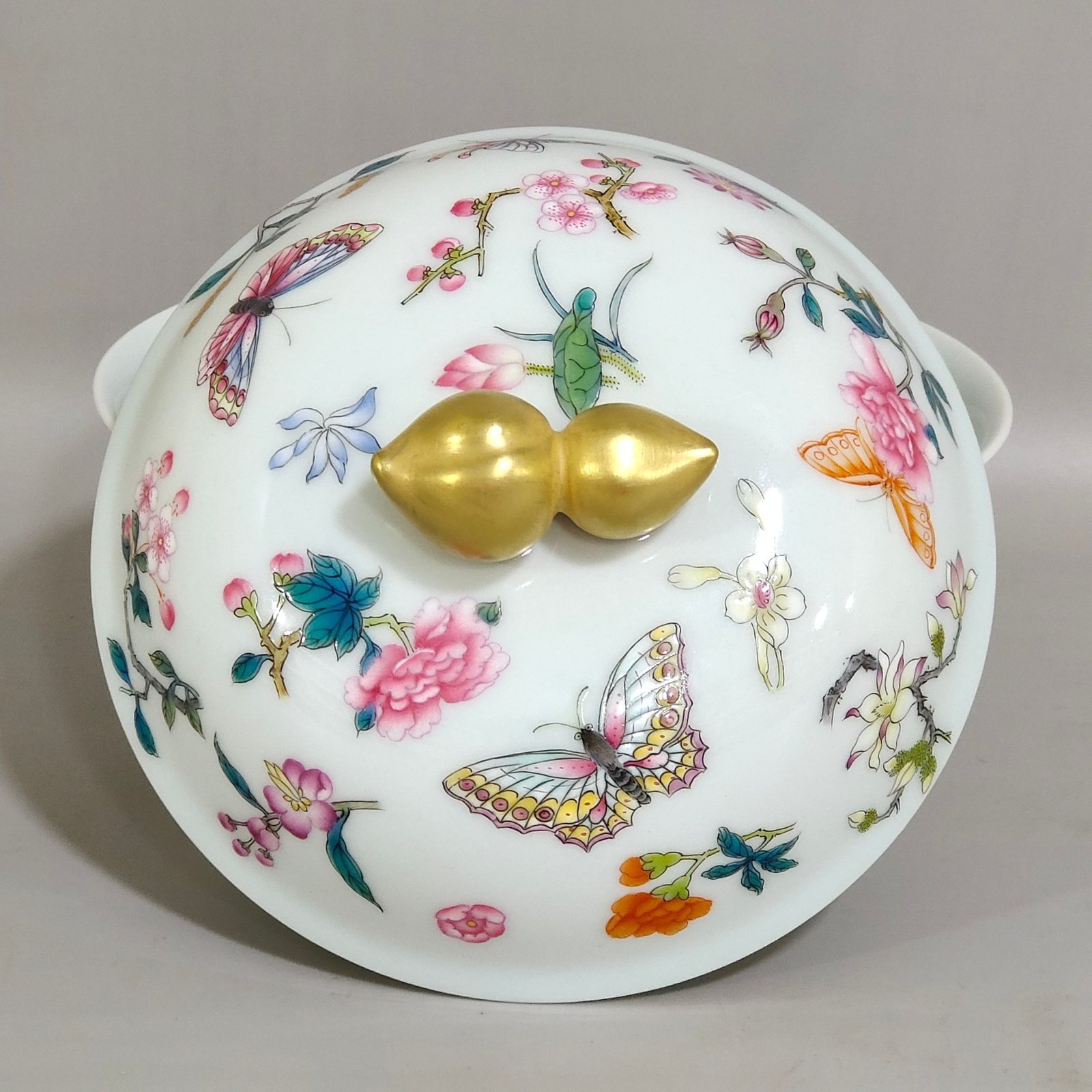 Qing Dynasty Yongzheng Dielianhua bowl