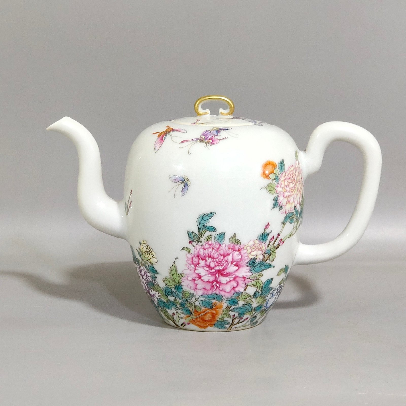 Qing Dynasty Yongzheng Dielianhua teapot