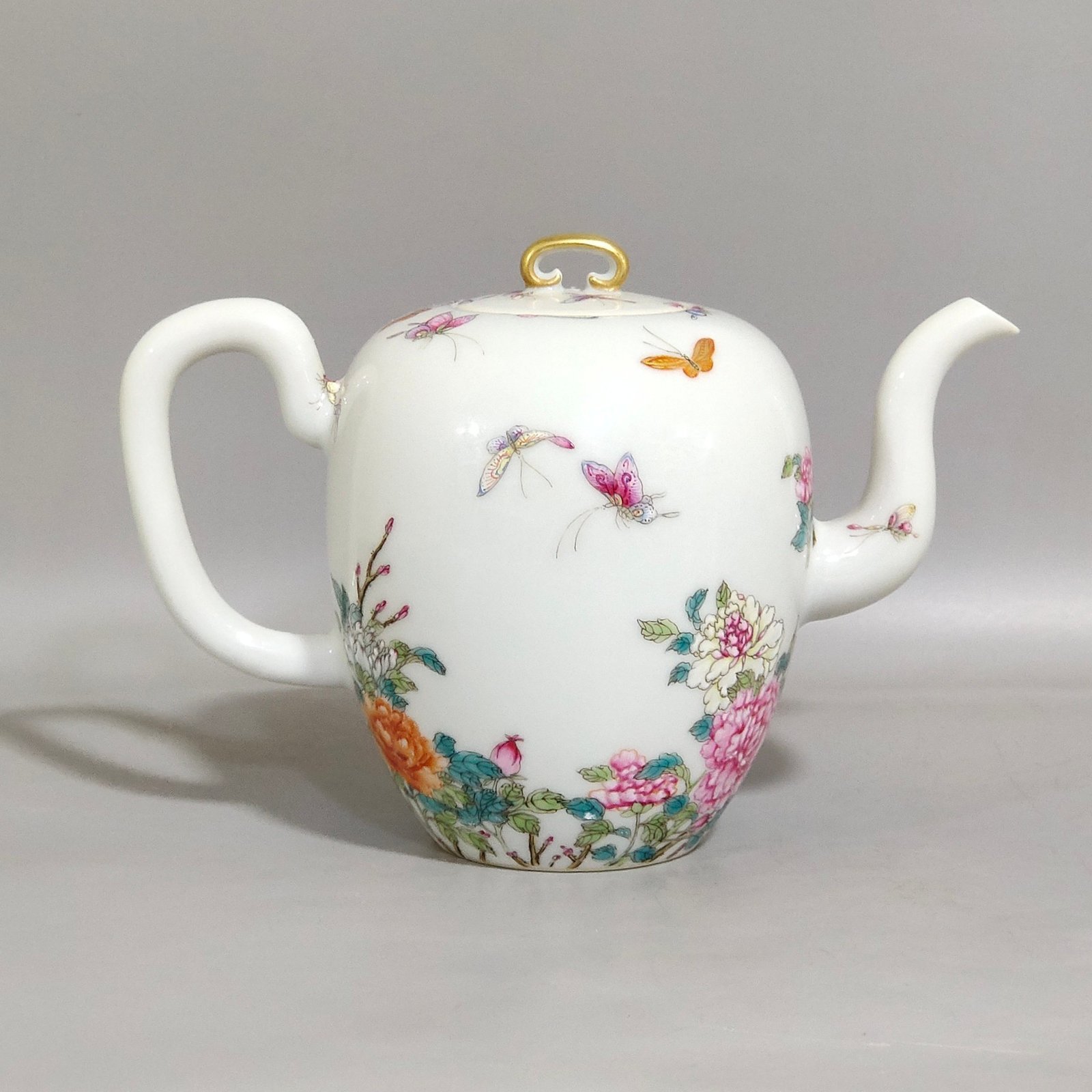 Qing Dynasty Yongzheng Dielianhua teapot