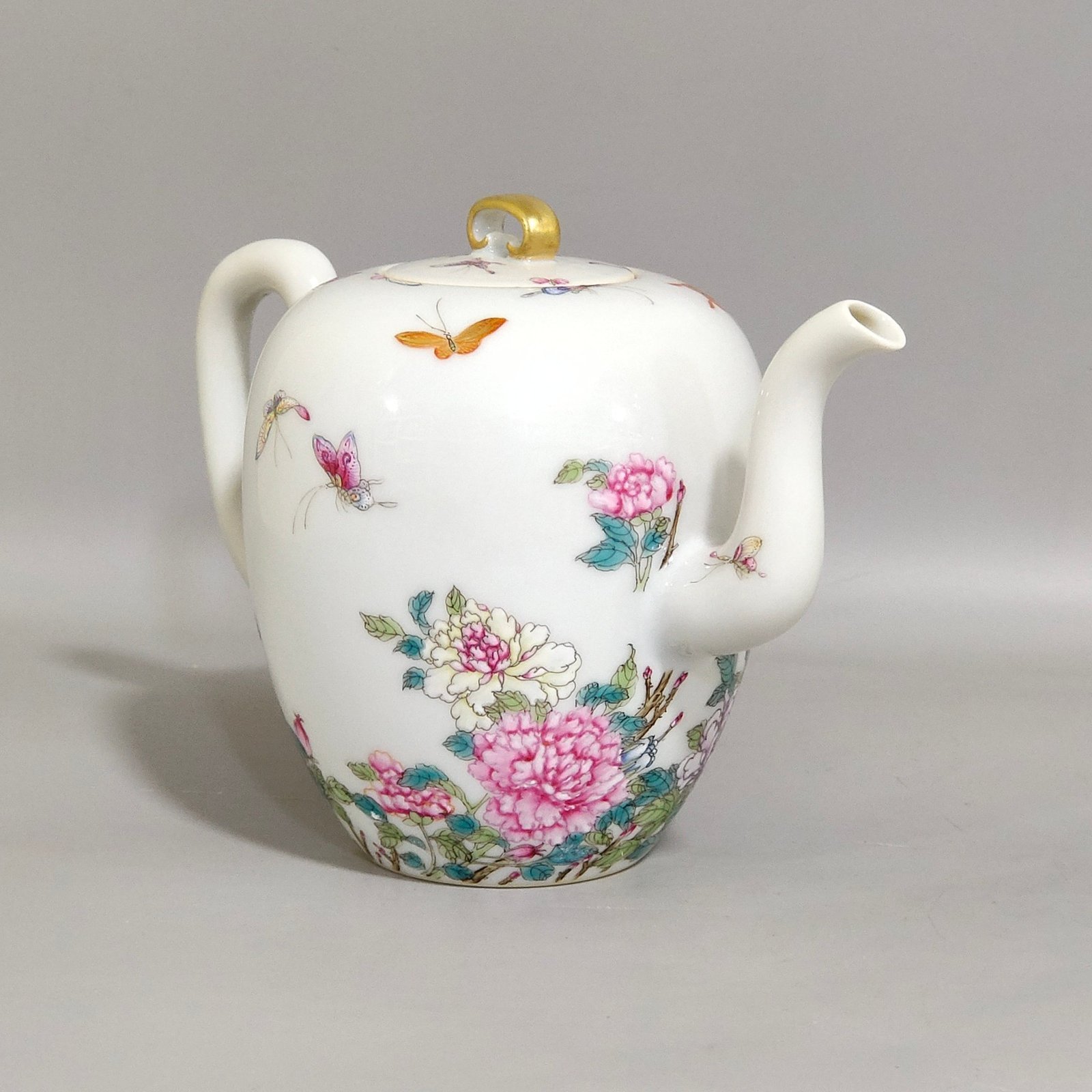 Qing Dynasty Yongzheng Dielianhua teapot
