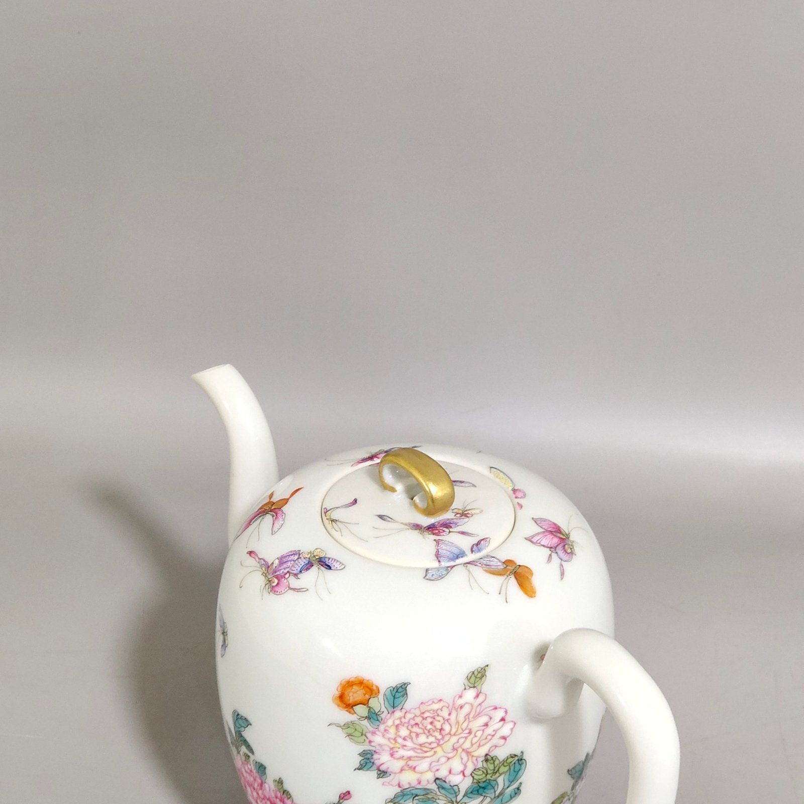 Qing Dynasty Yongzheng Dielianhua teapot