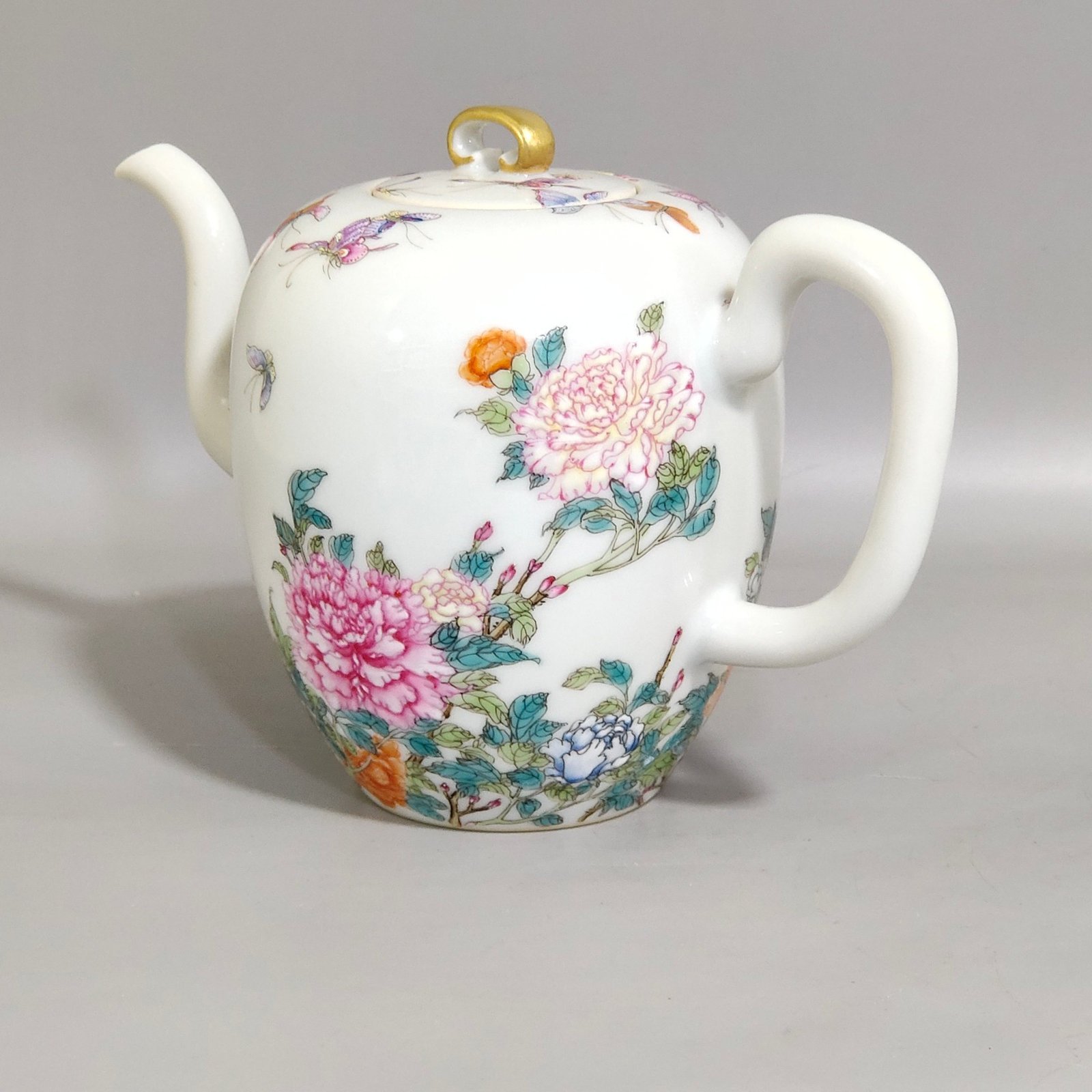 Qing Dynasty Yongzheng Dielianhua teapot