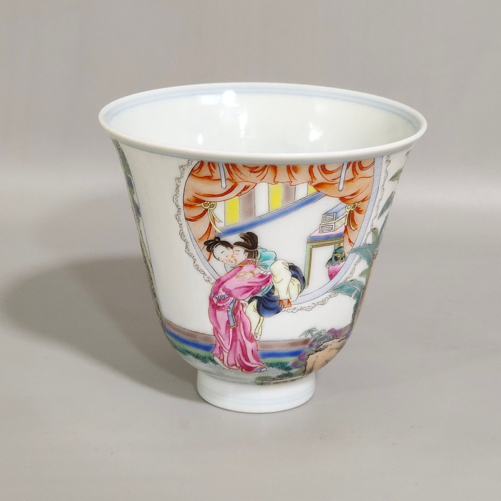 Qing Dynasty Yongzheng West Chamber bell cup