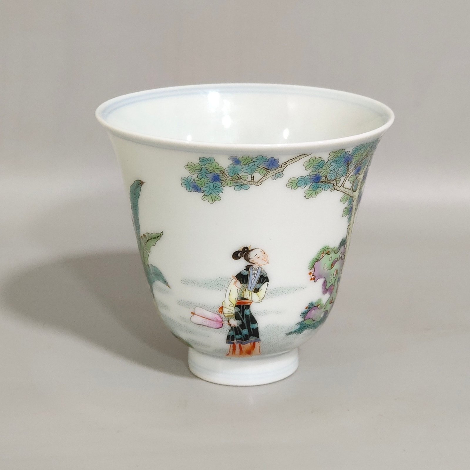 Qing Dynasty Yongzheng West Chamber bell cup