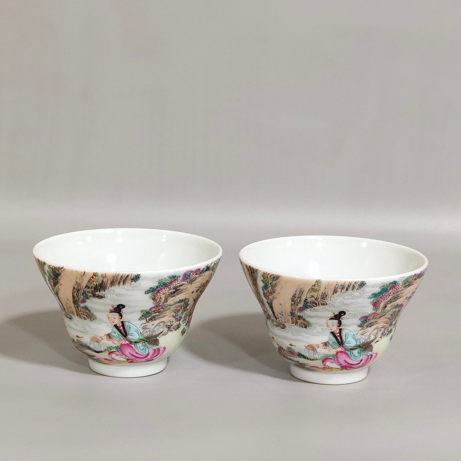 Qing Dynasty Yongzheng Xishi sunken fish cup