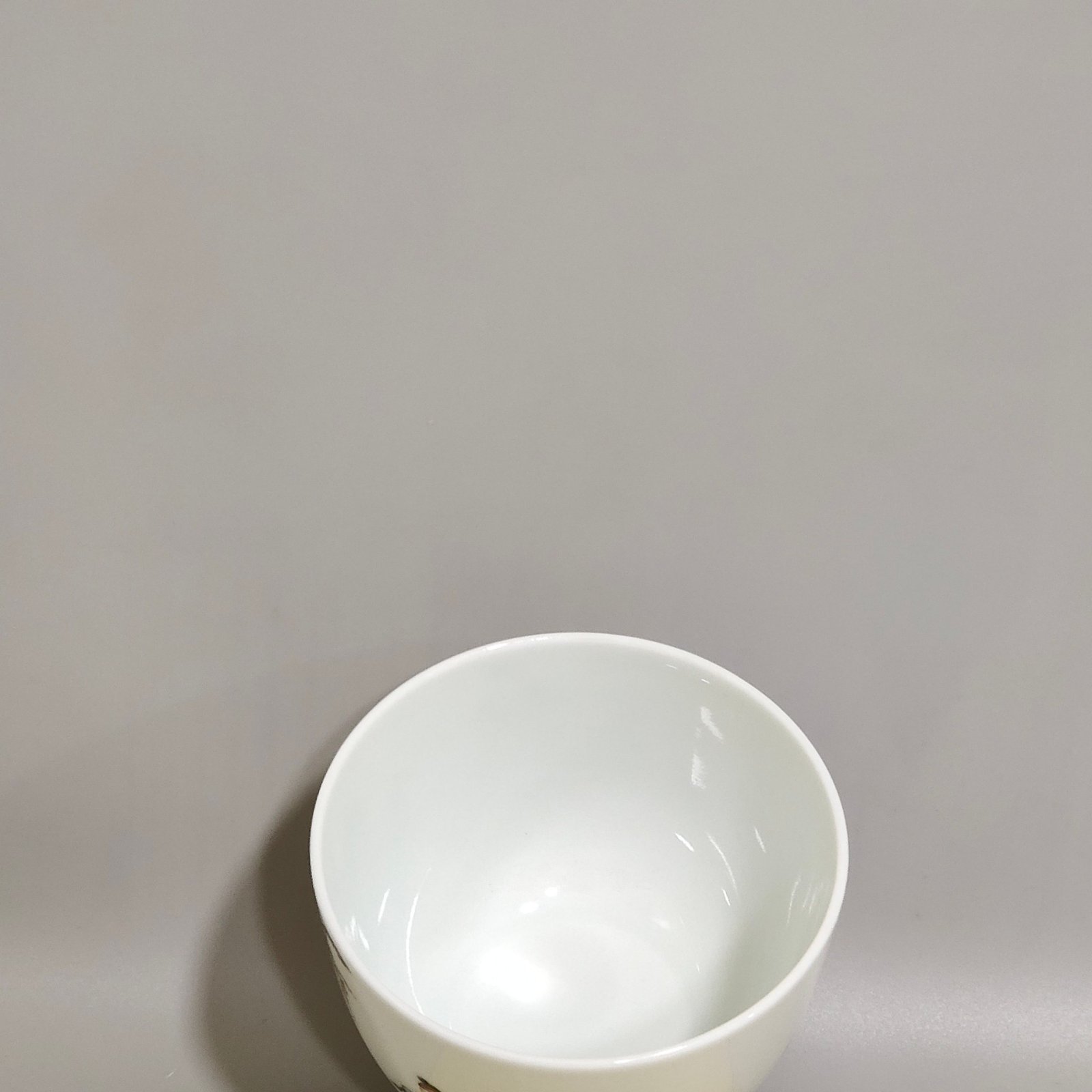 Qing Dynasty Yongzheng walking in the snow to find plum blossom cup
