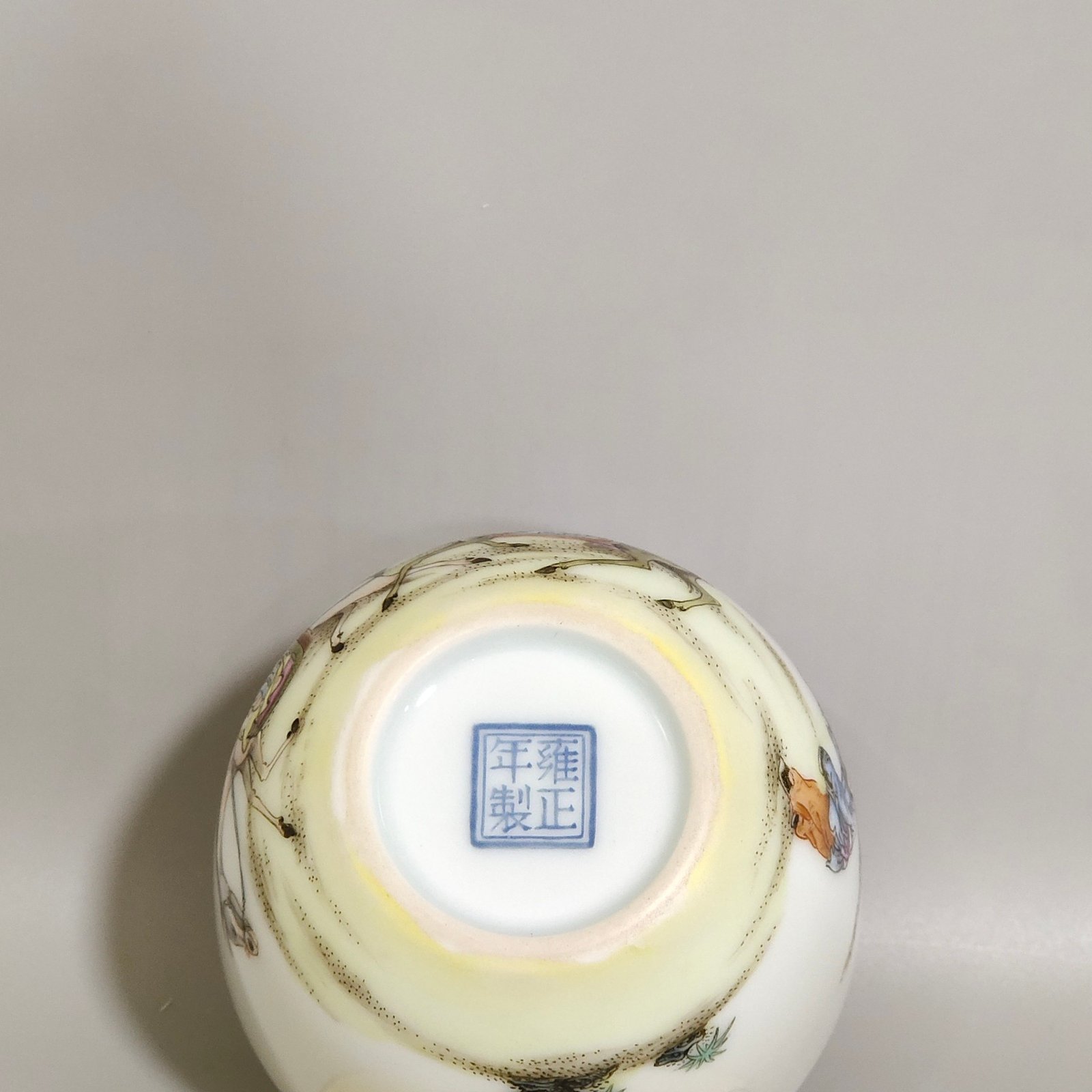 Qing Dynasty Yongzheng walking in the snow to find plum blossom cup