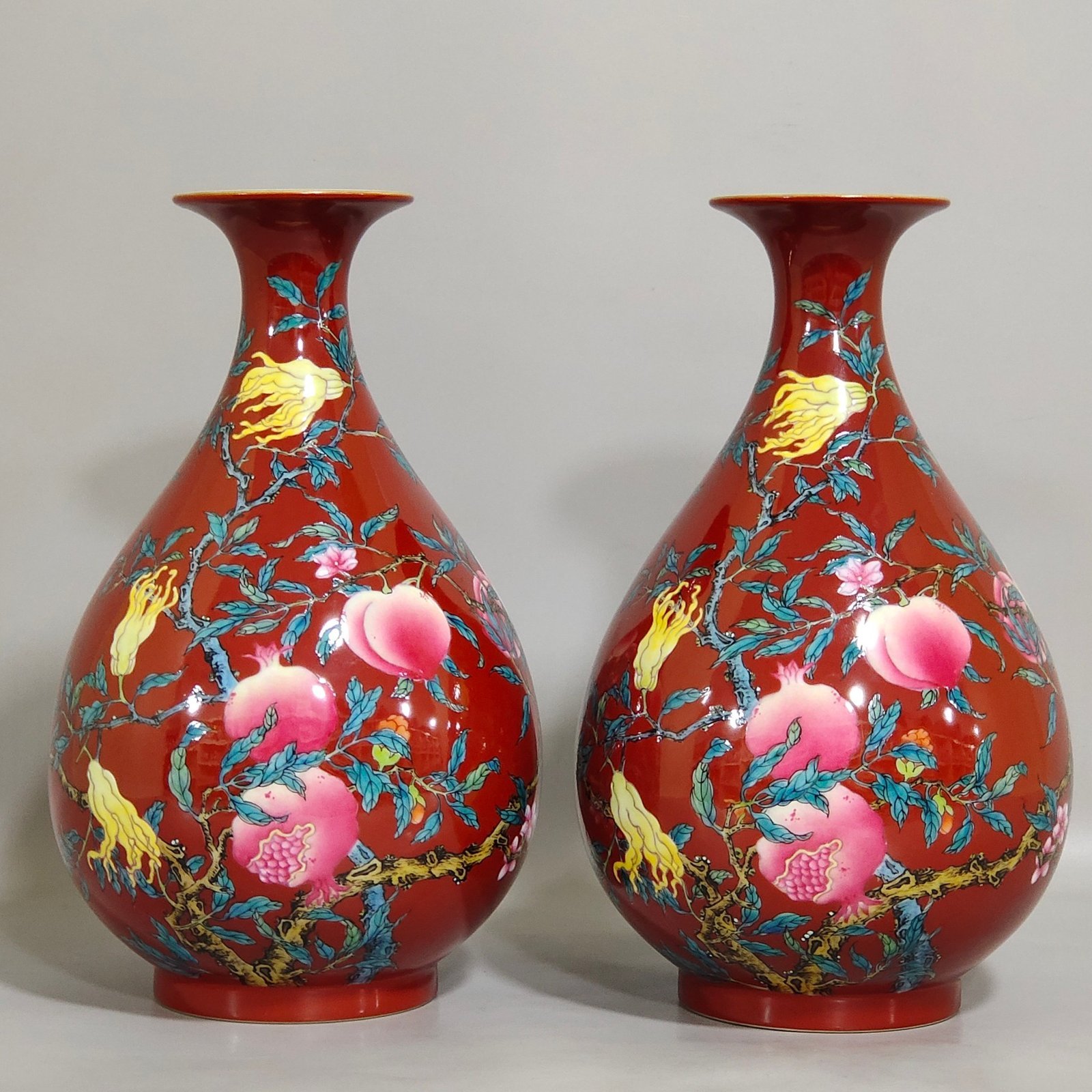 Qing Dynasty Yongzheng chili red Sanduo jade pot spring vase