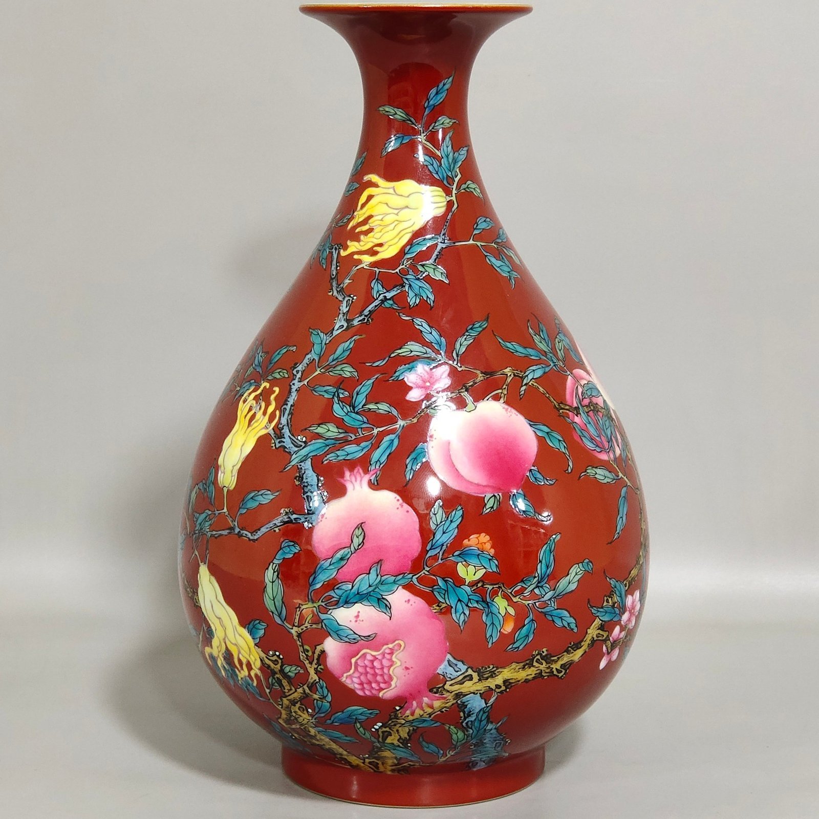 Qing Dynasty Yongzheng chili red Sanduo jade pot spring vase