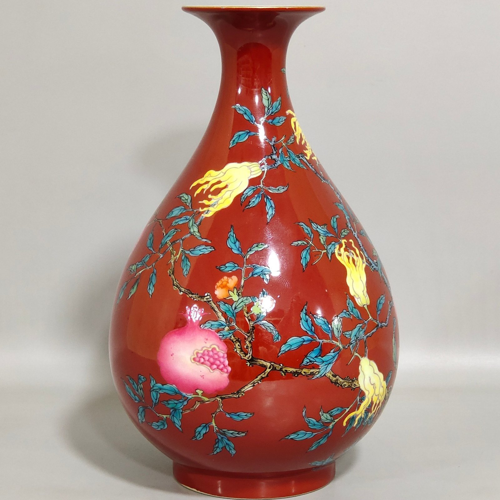 Qing Dynasty Yongzheng chili red Sanduo jade pot spring vase