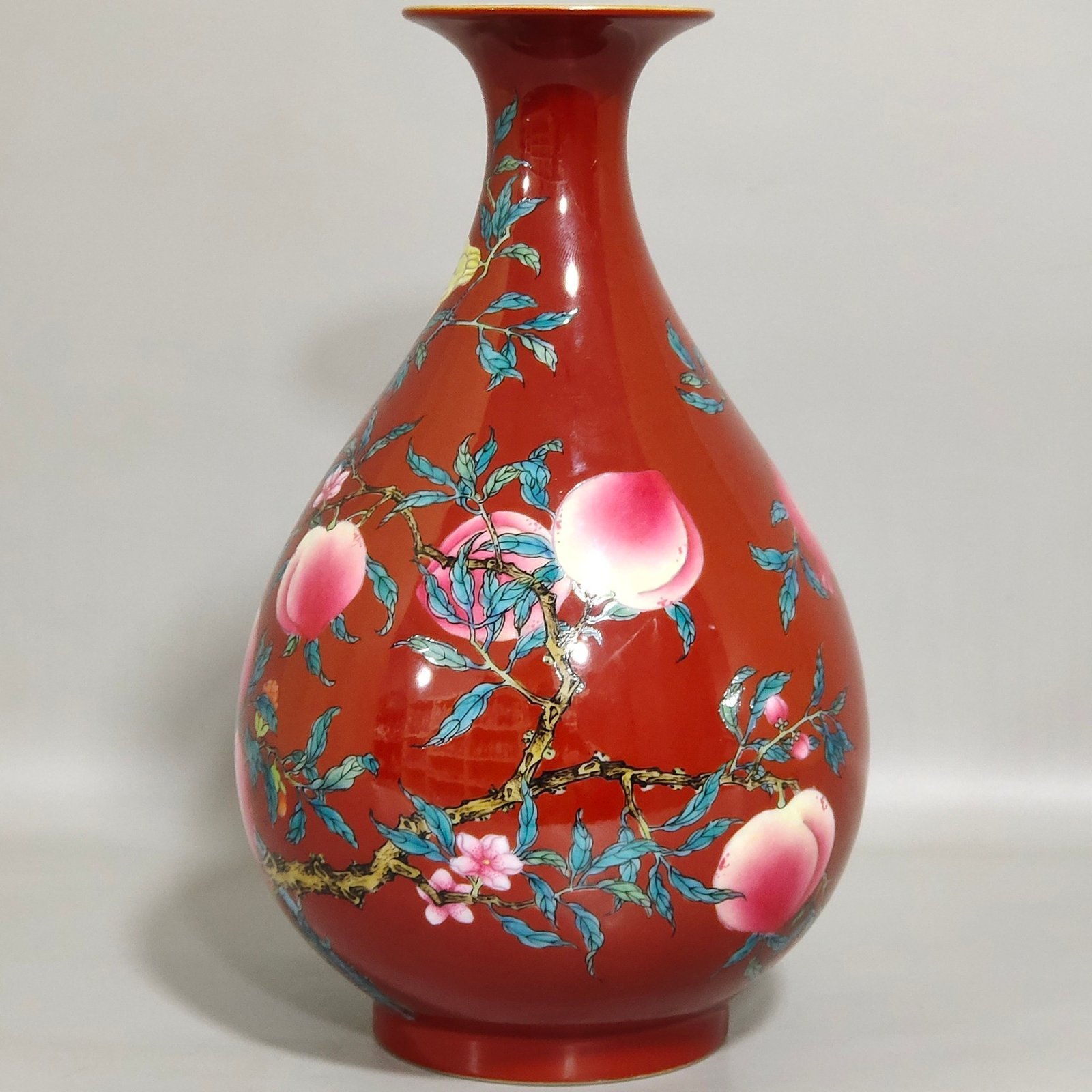 Qing Dynasty Yongzheng chili red Sanduo jade pot spring vase