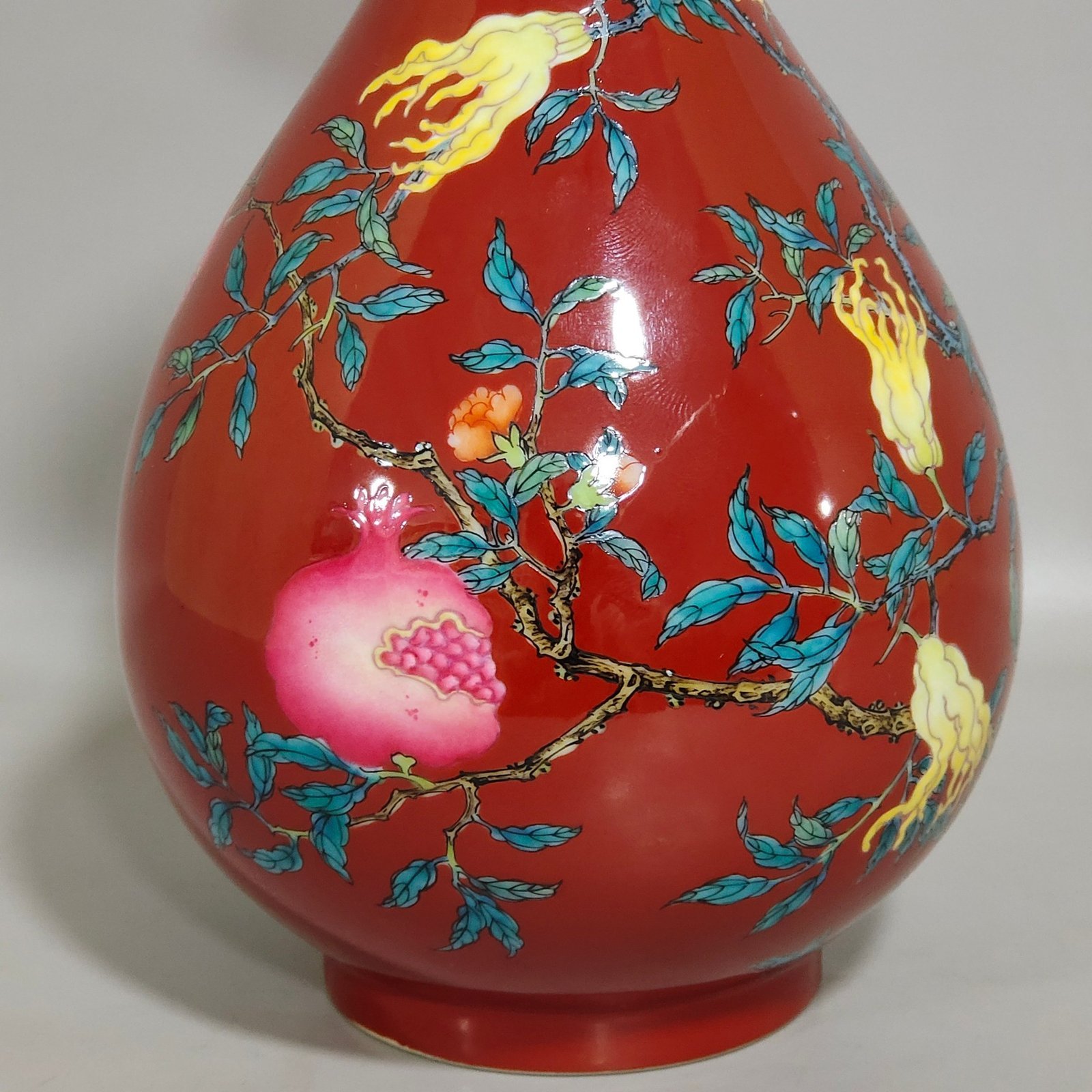 Qing Dynasty Yongzheng chili red Sanduo jade pot spring vase