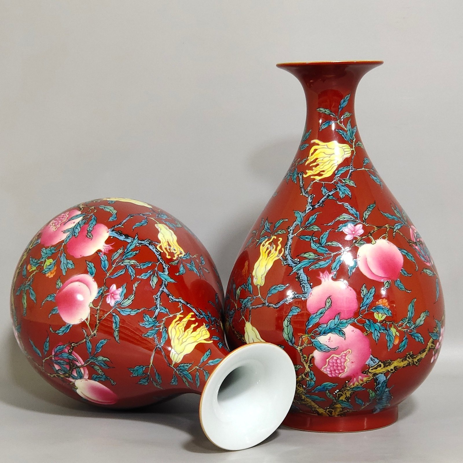 Qing Dynasty Yongzheng chili red Sanduo jade pot spring vase