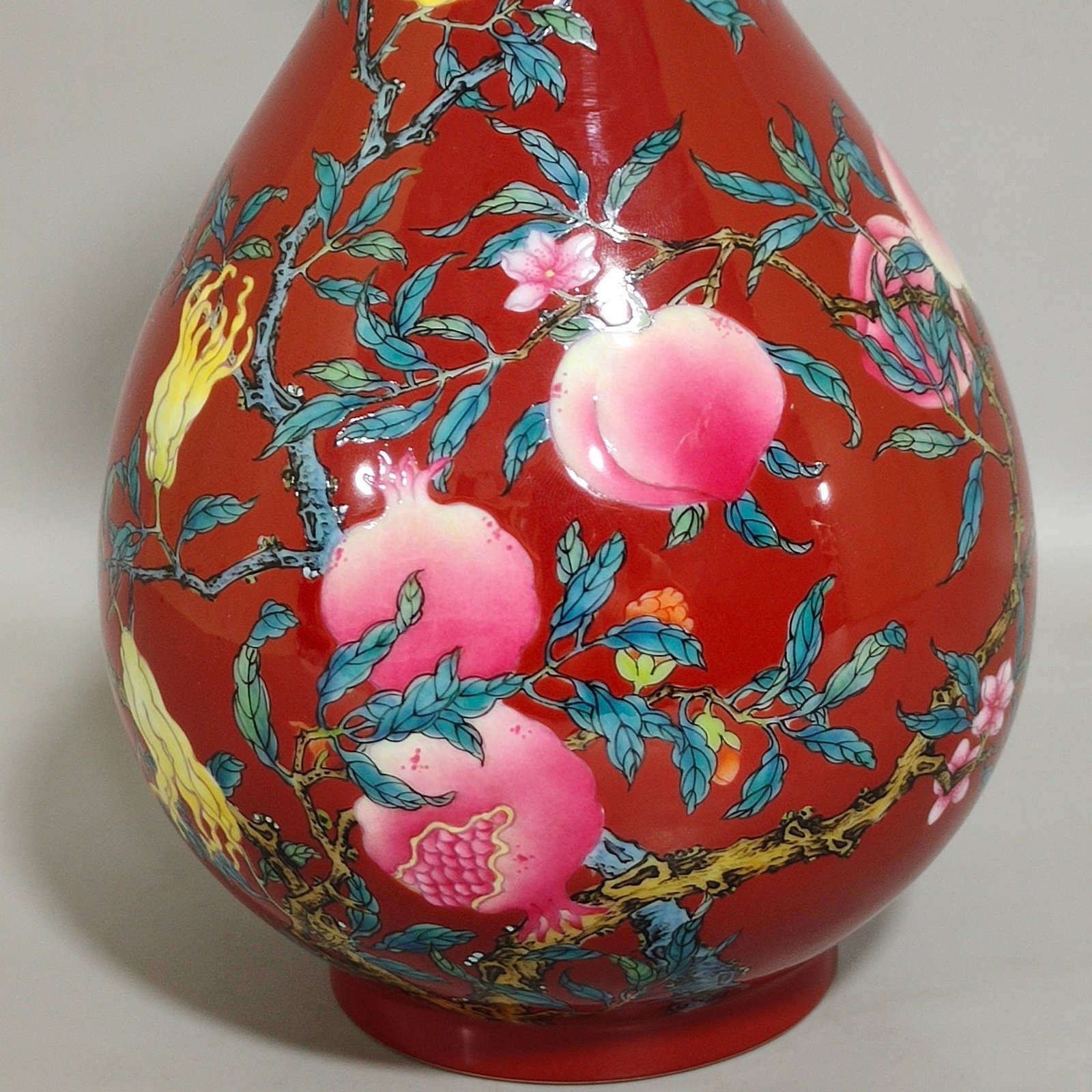 Qing Dynasty Yongzheng chili red Sanduo jade pot spring vase