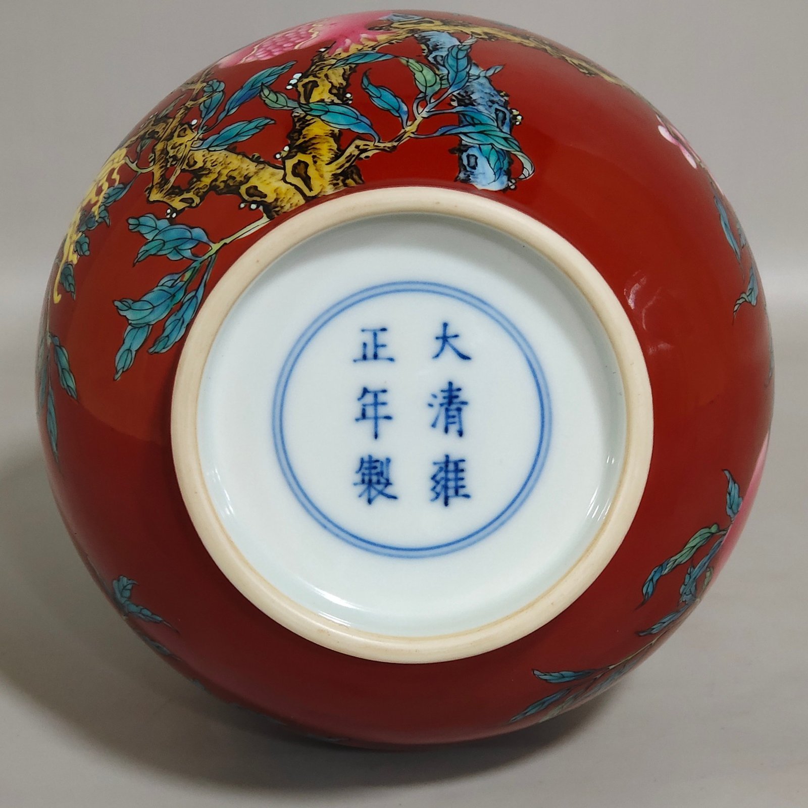 Qing Dynasty Yongzheng chili red Sanduo jade pot spring vase