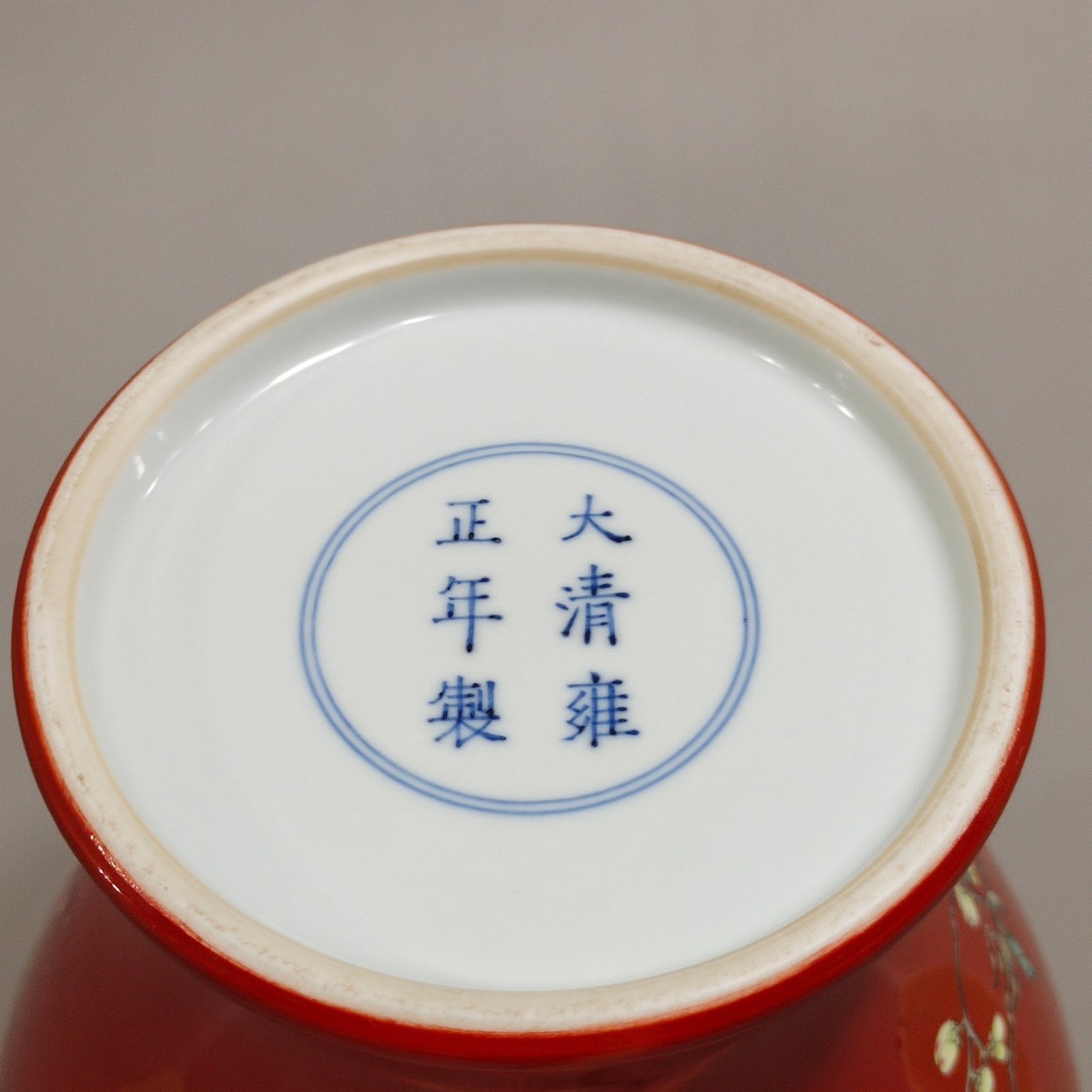Qing Dynasty Yongzheng pepper red flower bird and olive vase