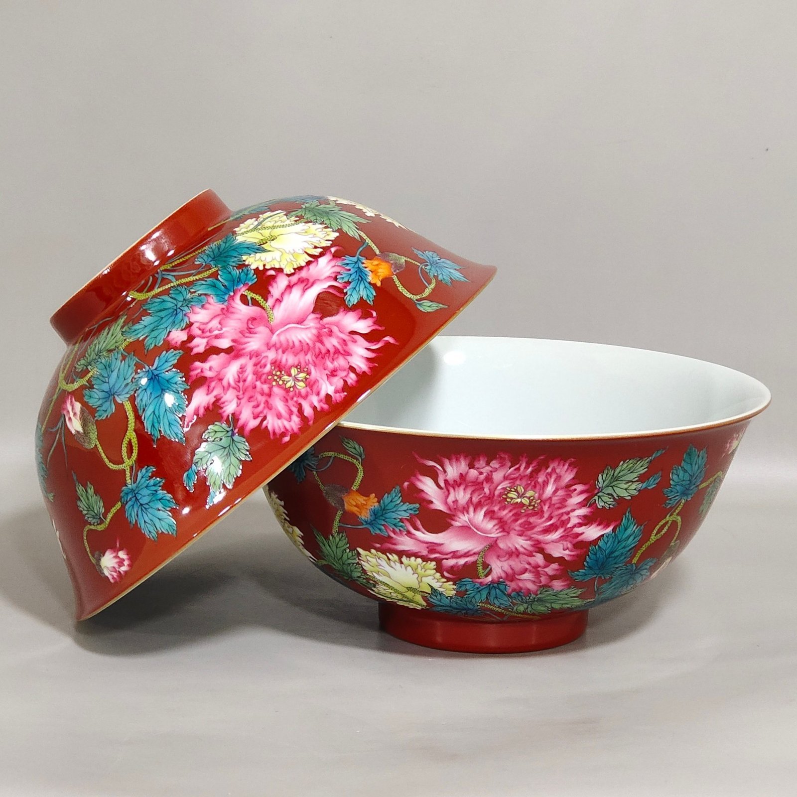 Qing Dynasty Yongzheng pepper red poppy poem bowl