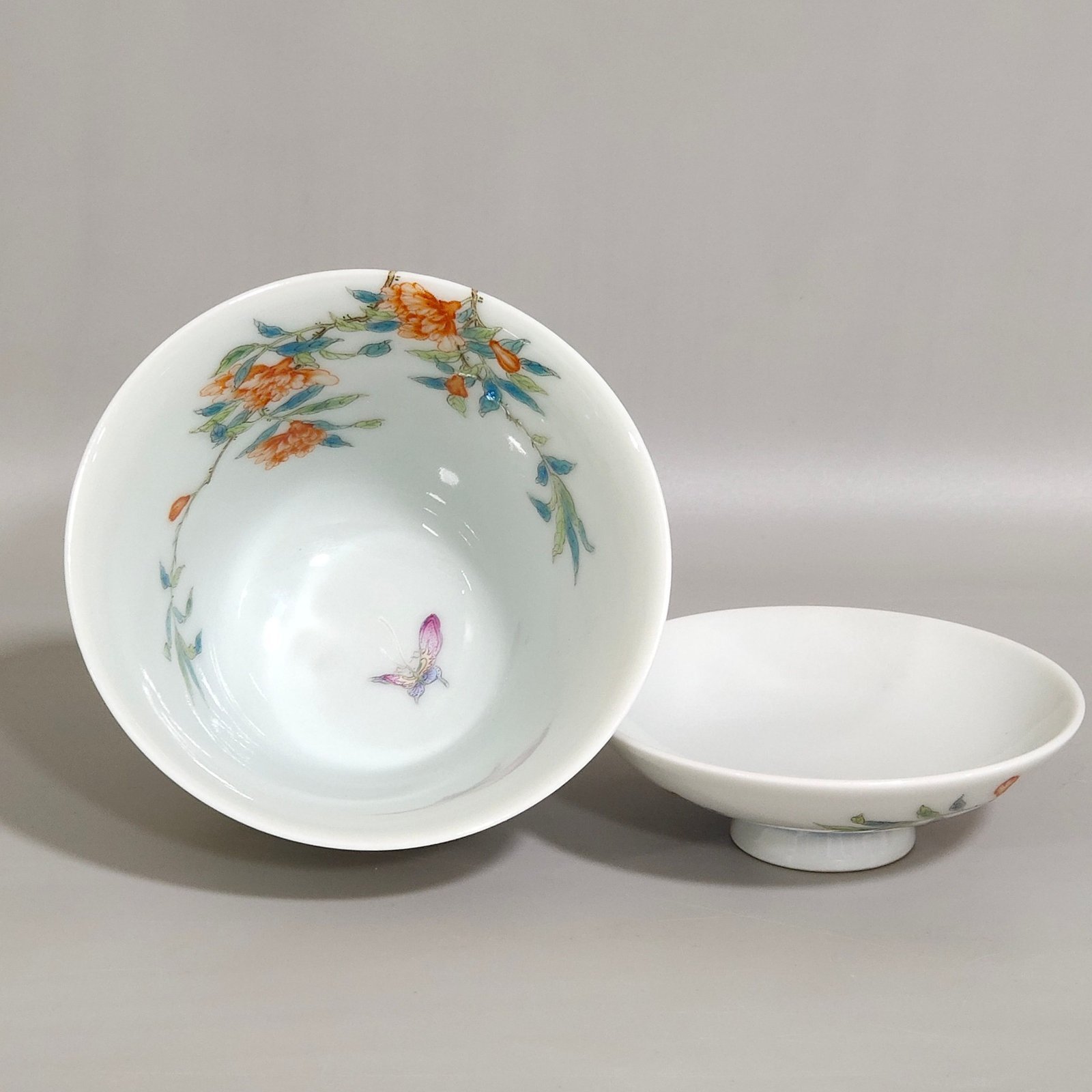Qing Dynasty Yongzheng flower and butterfly bowl