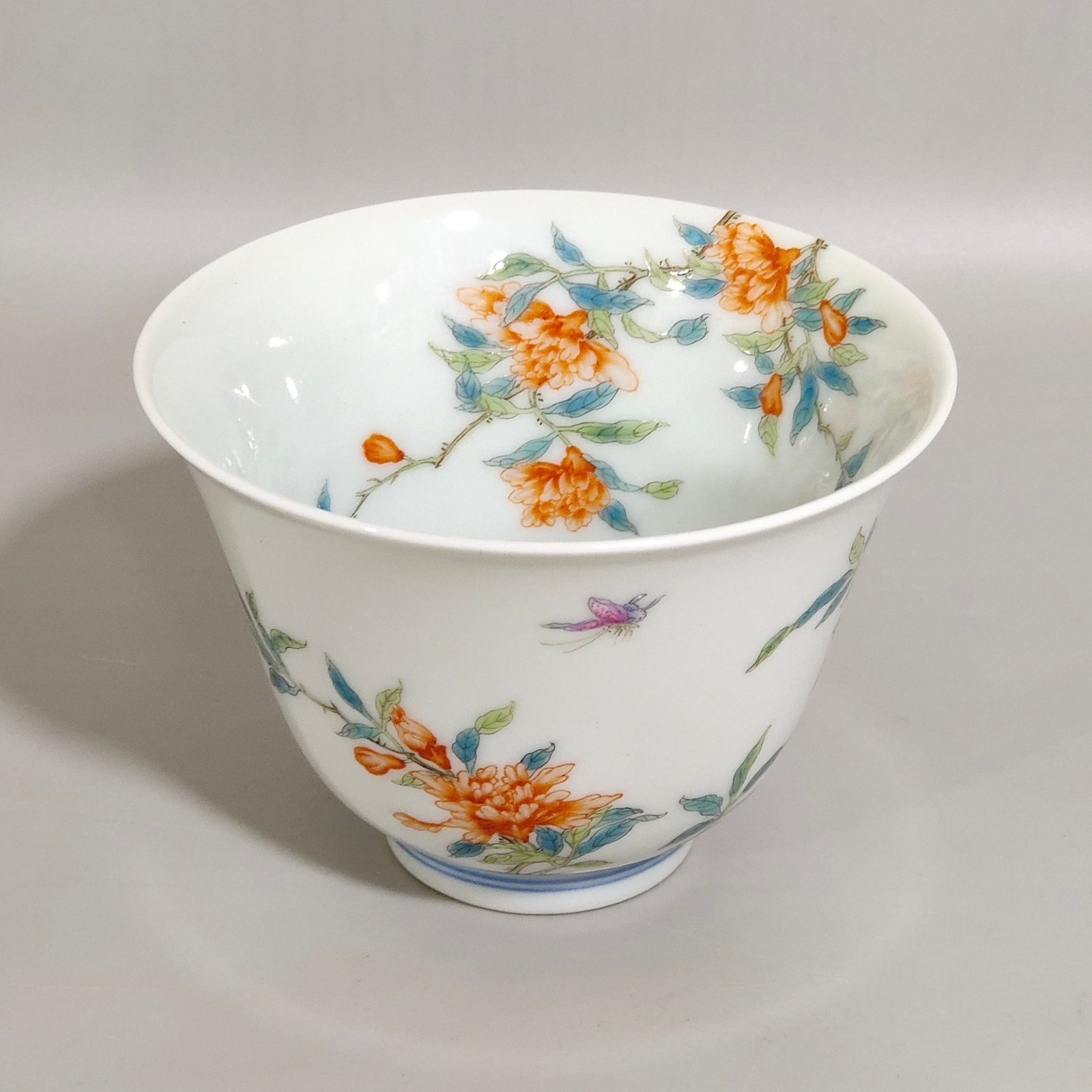 Qing Dynasty Yongzheng flower and butterfly bowl