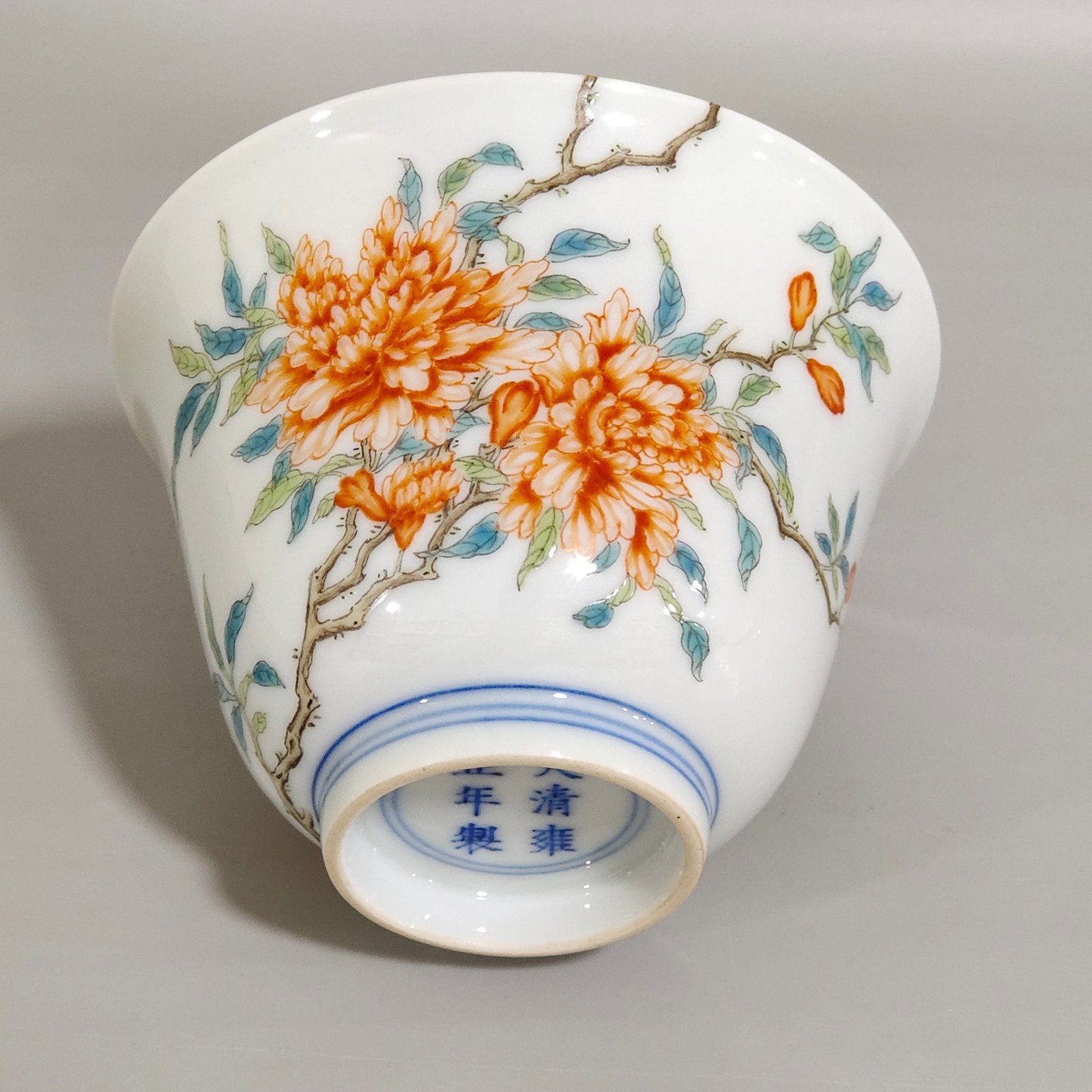 Qing Dynasty Yongzheng flower and butterfly bowl