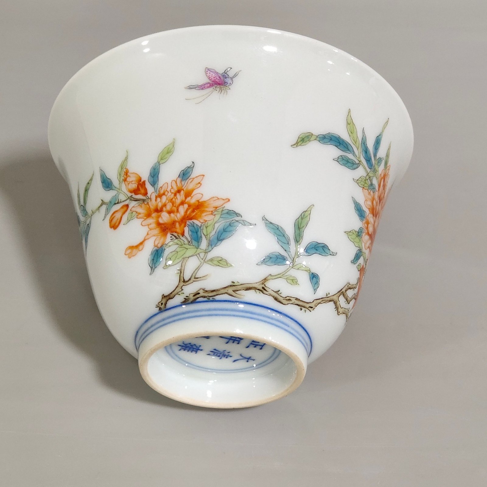 Qing Dynasty Yongzheng flower and butterfly bowl