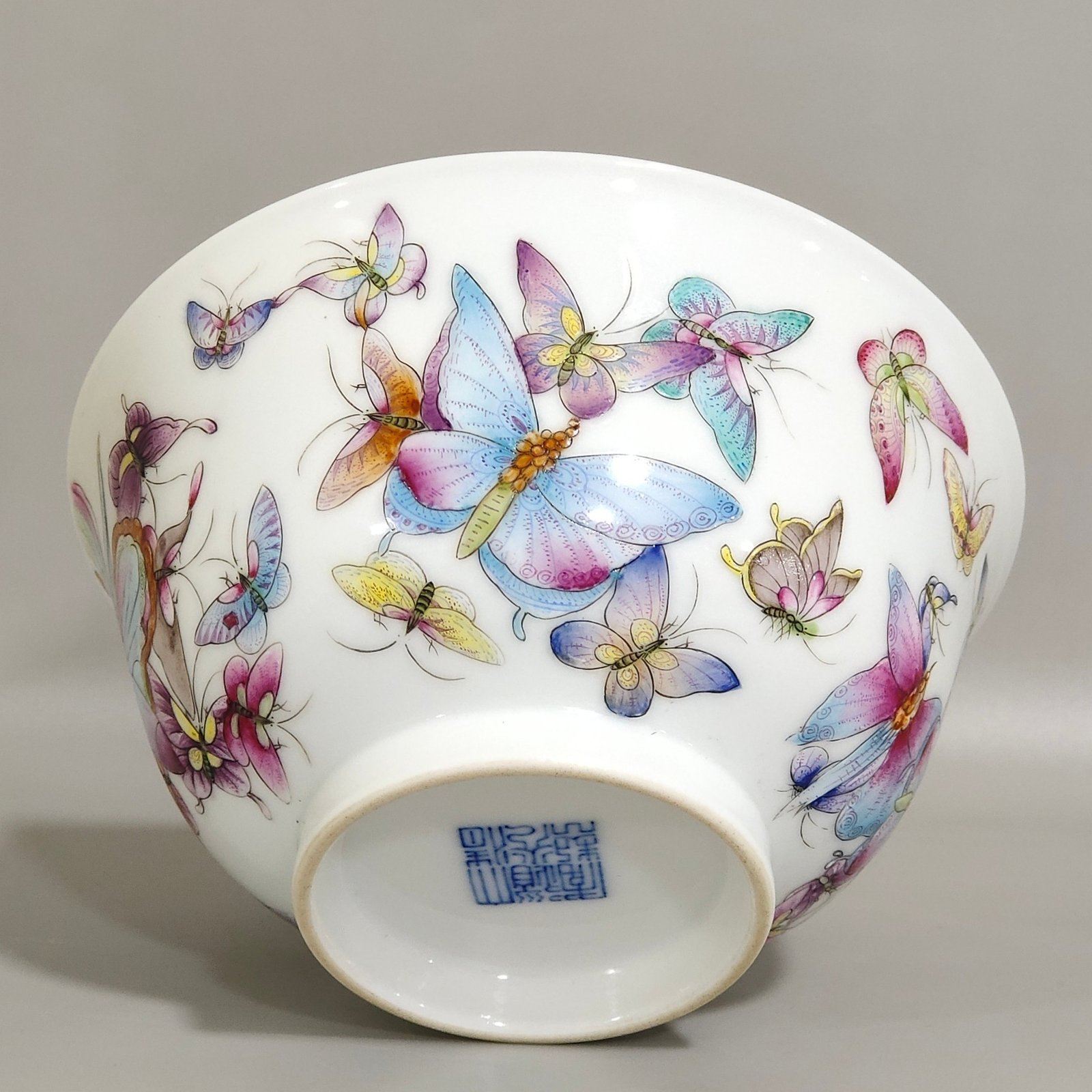 Qing Dynasty Yongzheng Daoguang Hundred Butterfly Bowl