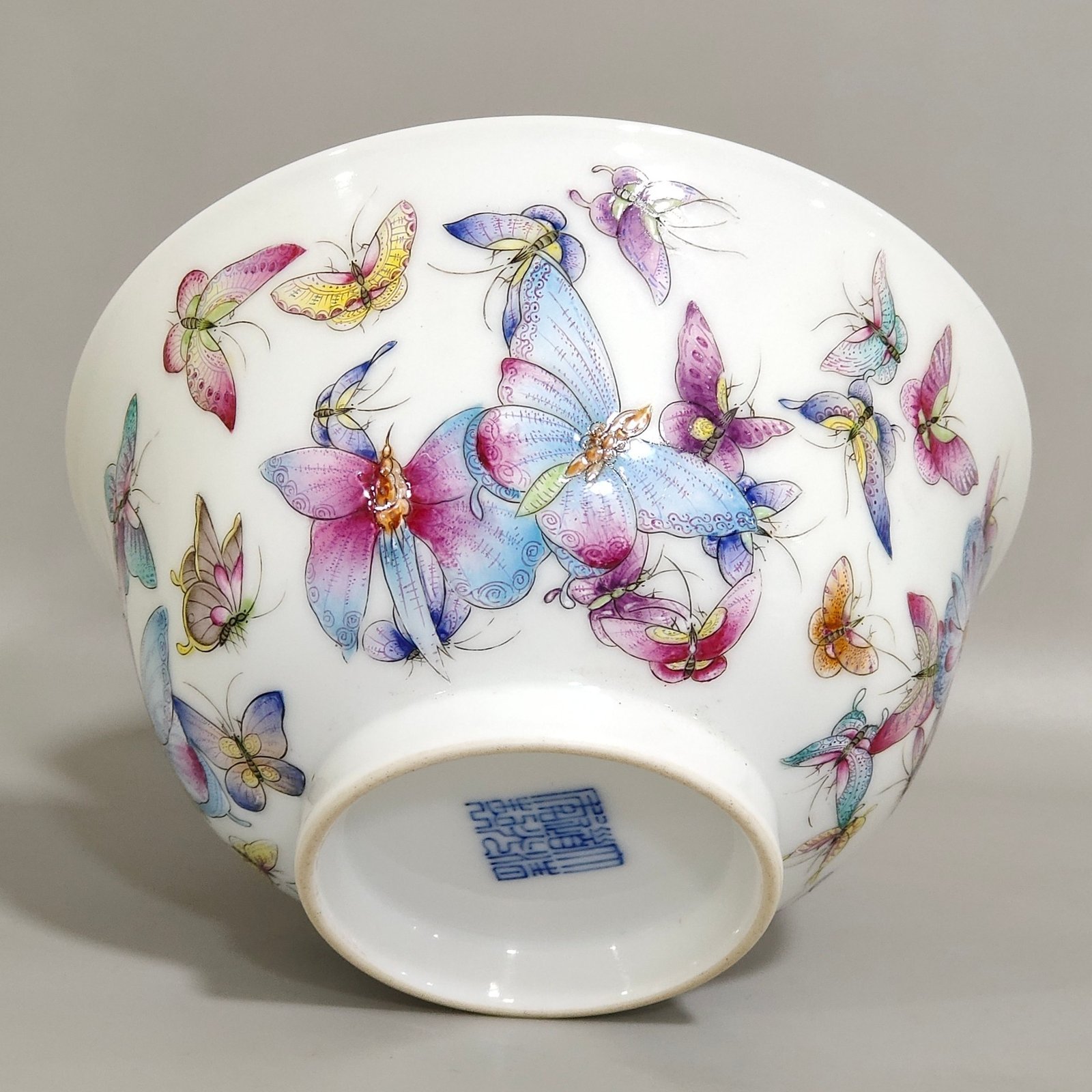 Qing Dynasty Yongzheng Daoguang Hundred Butterfly Bowl