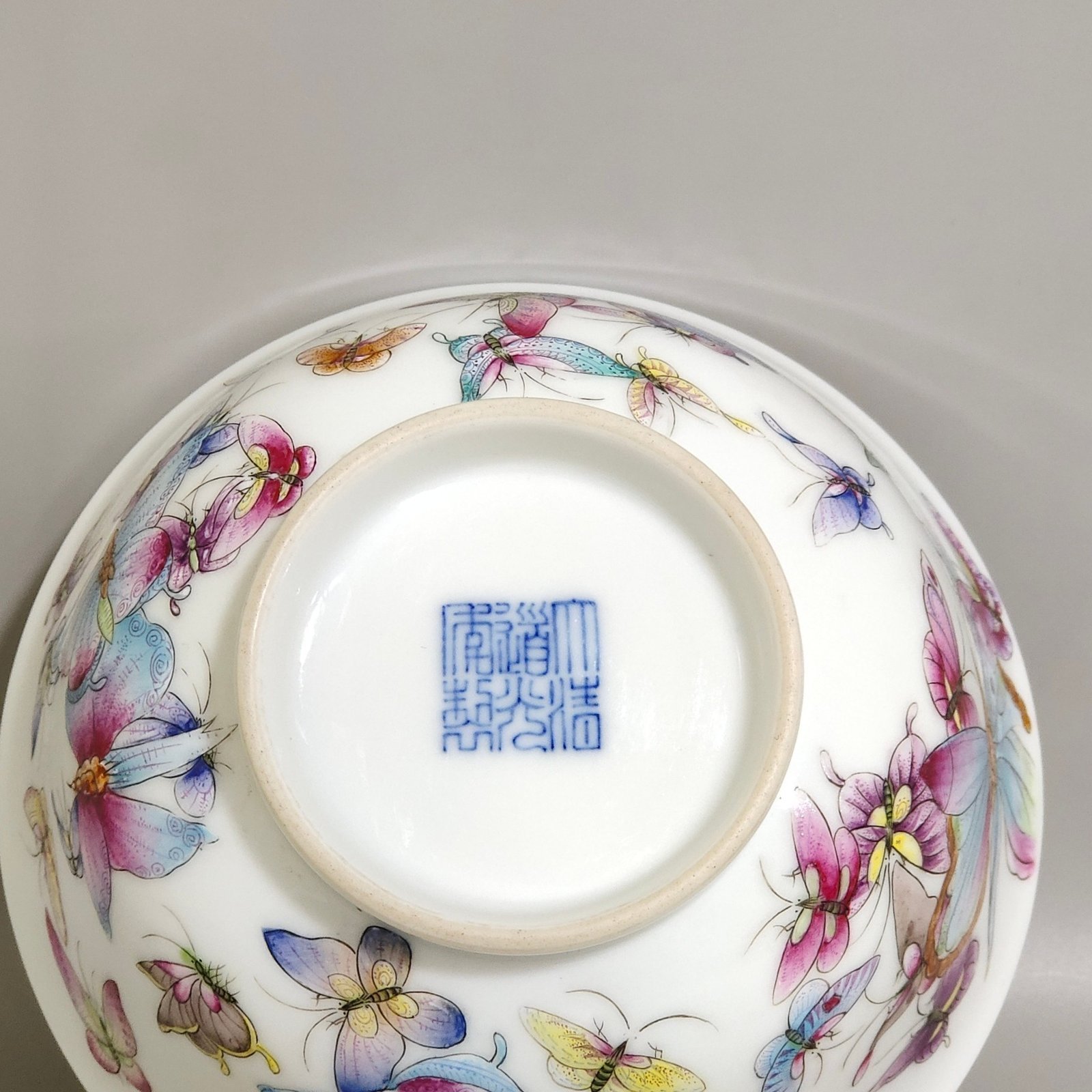 Qing Dynasty Yongzheng Daoguang Hundred Butterfly Bowl