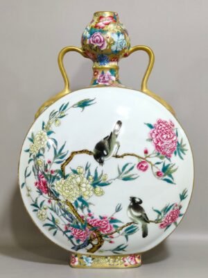Qing Dynasty Yongzheng Jindi Baihua window vase with flowers and birds holding the moon