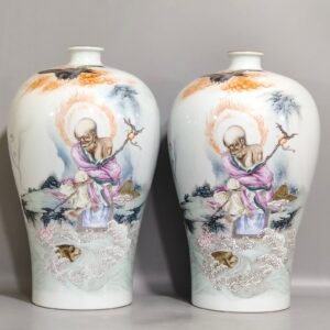 Qing Dynasty Yongzheng Golden Toad Announces Arhat Picture Plum Vase