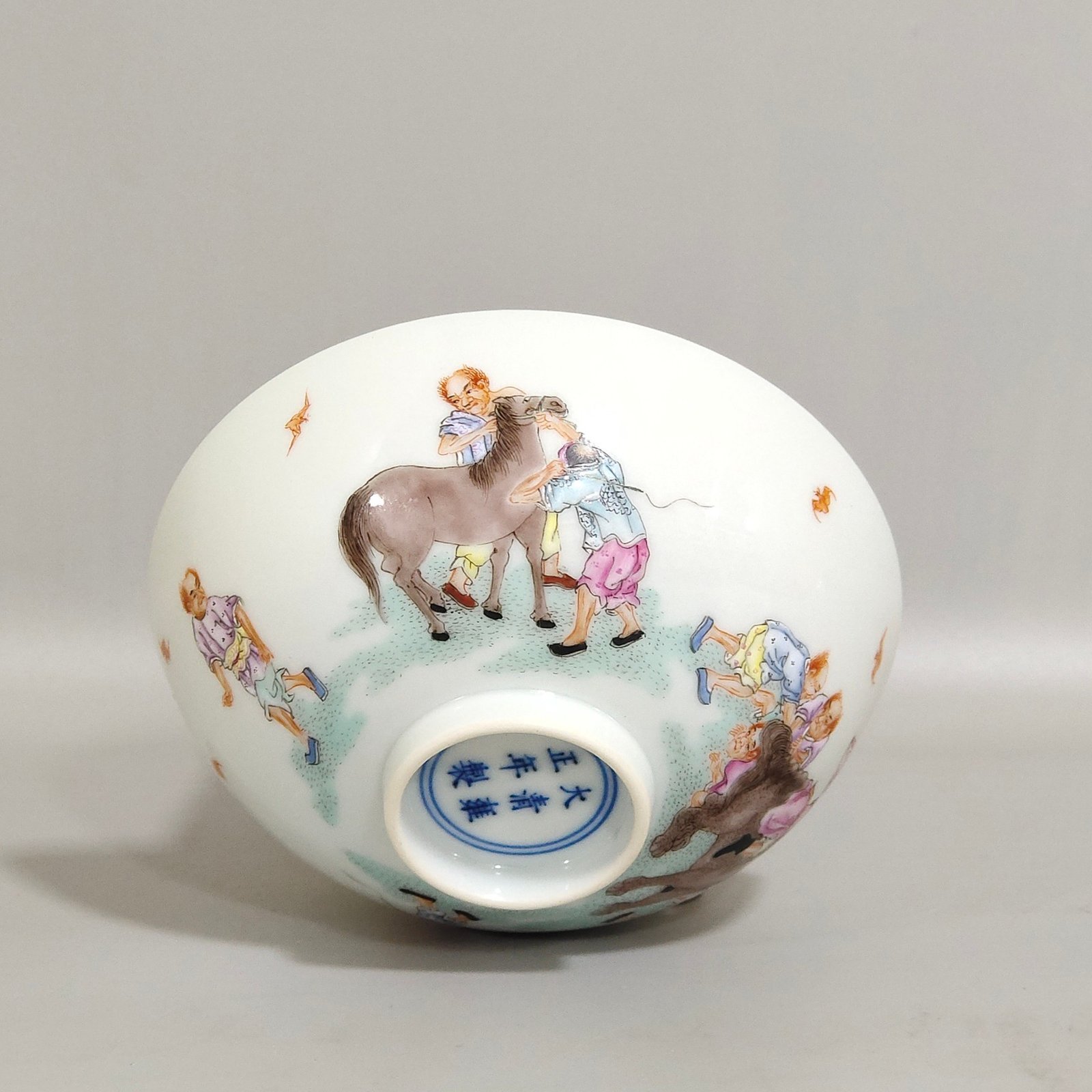 Qing Dynasty Yongzheng Zhongkui catching demon tea ball