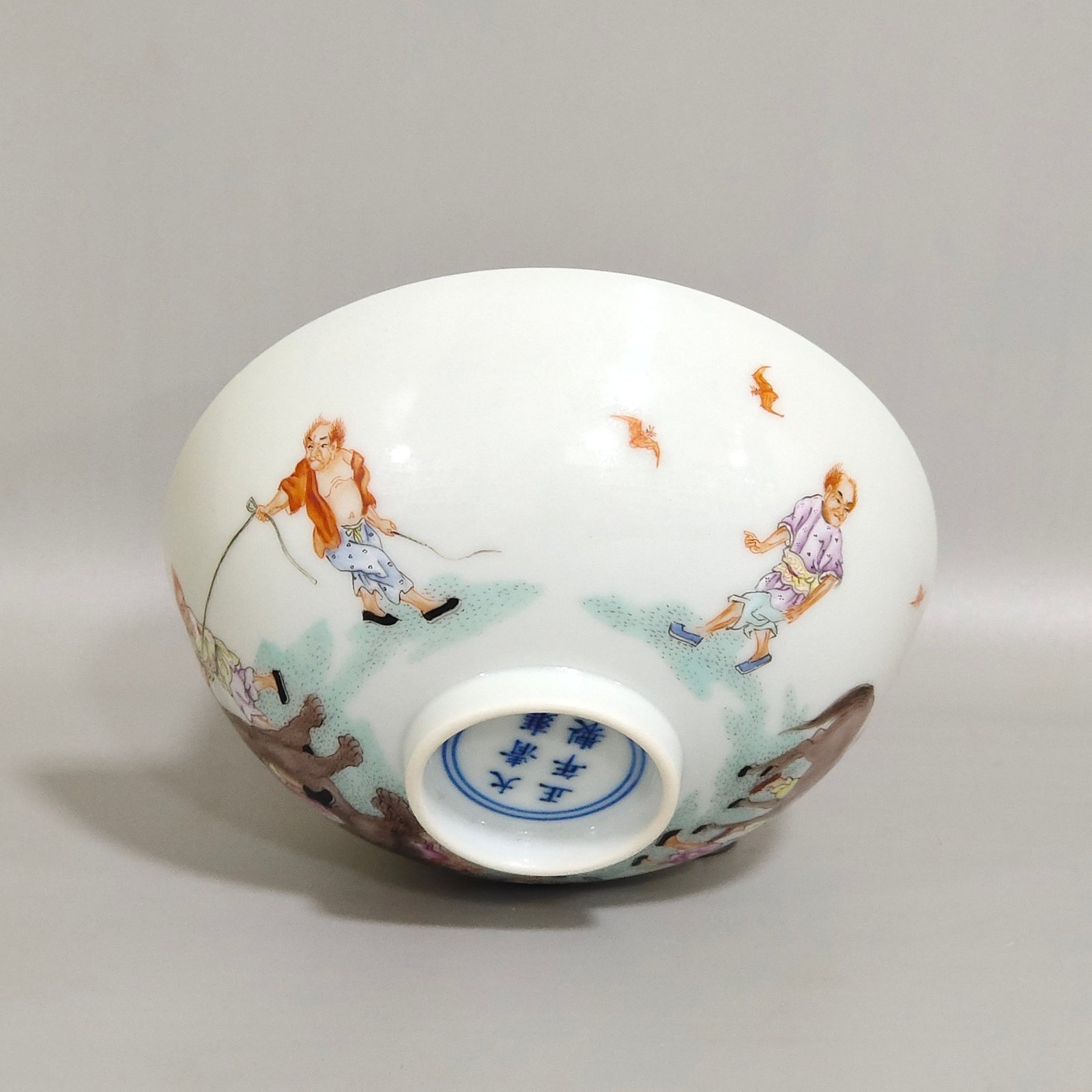 Qing Dynasty Yongzheng Zhongkui catching demon tea ball