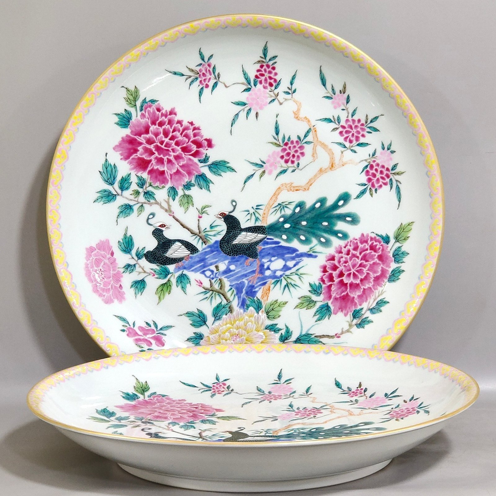 Qing Dynasty Yongzheng icing on the cake dish