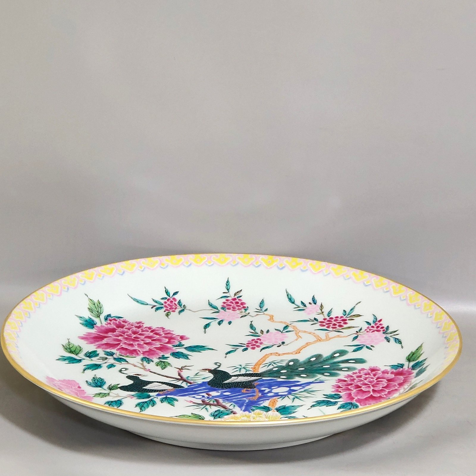 Qing Dynasty Yongzheng icing on the cake dish