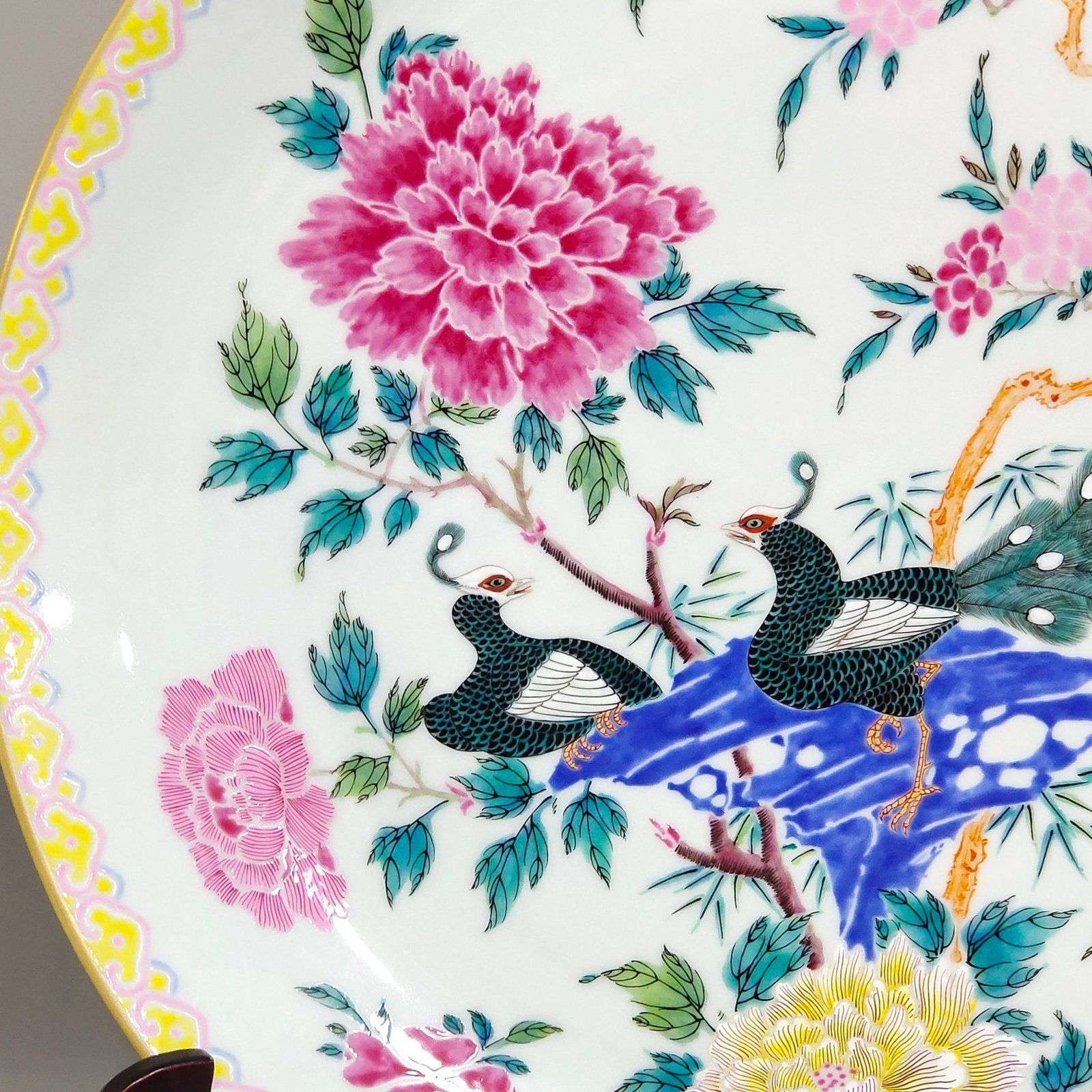 Qing Dynasty Yongzheng icing on the cake dish