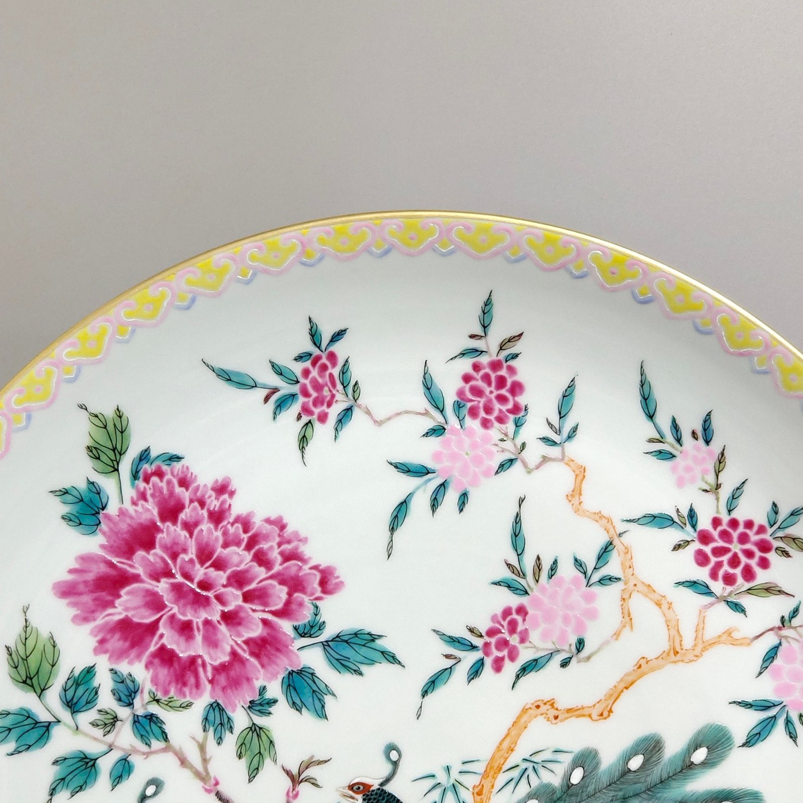 Qing Dynasty Yongzheng icing on the cake dish